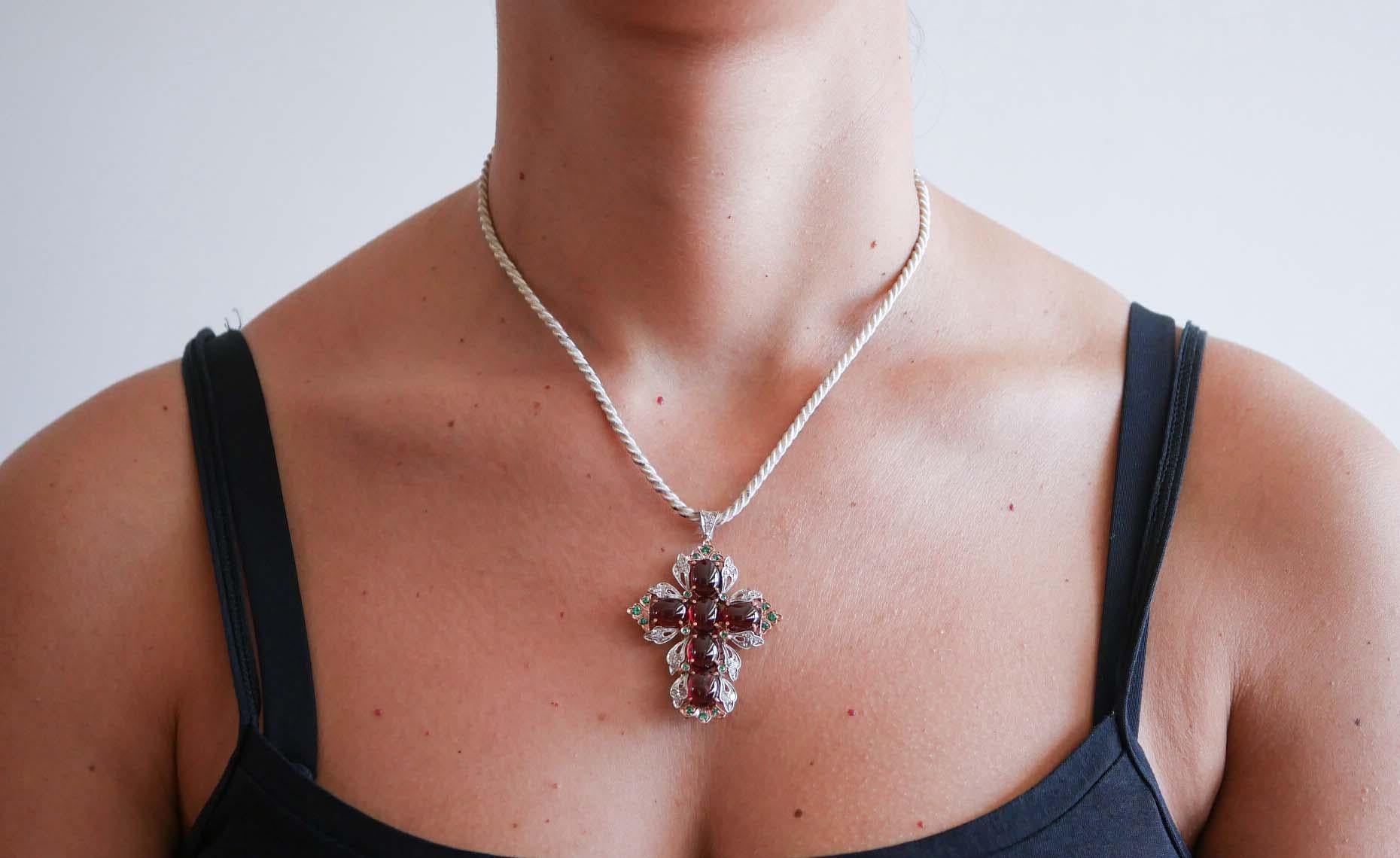 Collana con granati, diamanti, spinello, oro rosa e argento. In condizioni buone in vendita a Marcianise, Marcianise (CE)
