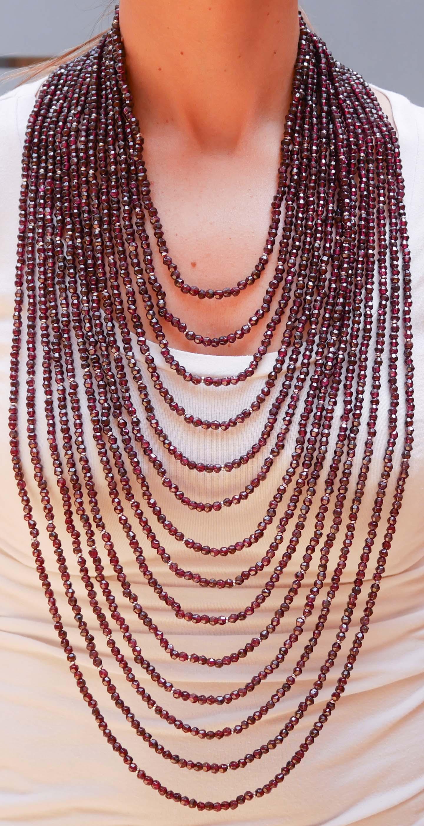 Garnets, Multi-Strands Necklace In Good Condition For Sale In Marcianise, Marcianise (CE)