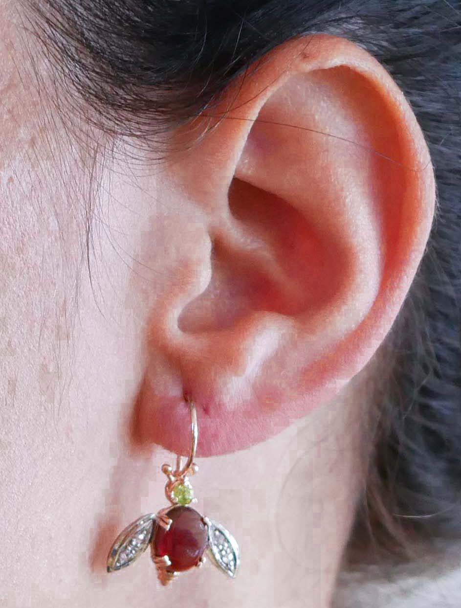 Garnets, Peridots, Diamonds, Rose Gold and Silver Fly Earrings. In Good Condition For Sale In Marcianise, Marcianise (CE)