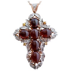 Halskette mit Kreuzanhänger aus Roségold mit Granaten, gelben Saphiren, Diamanten, Roségold und Silber