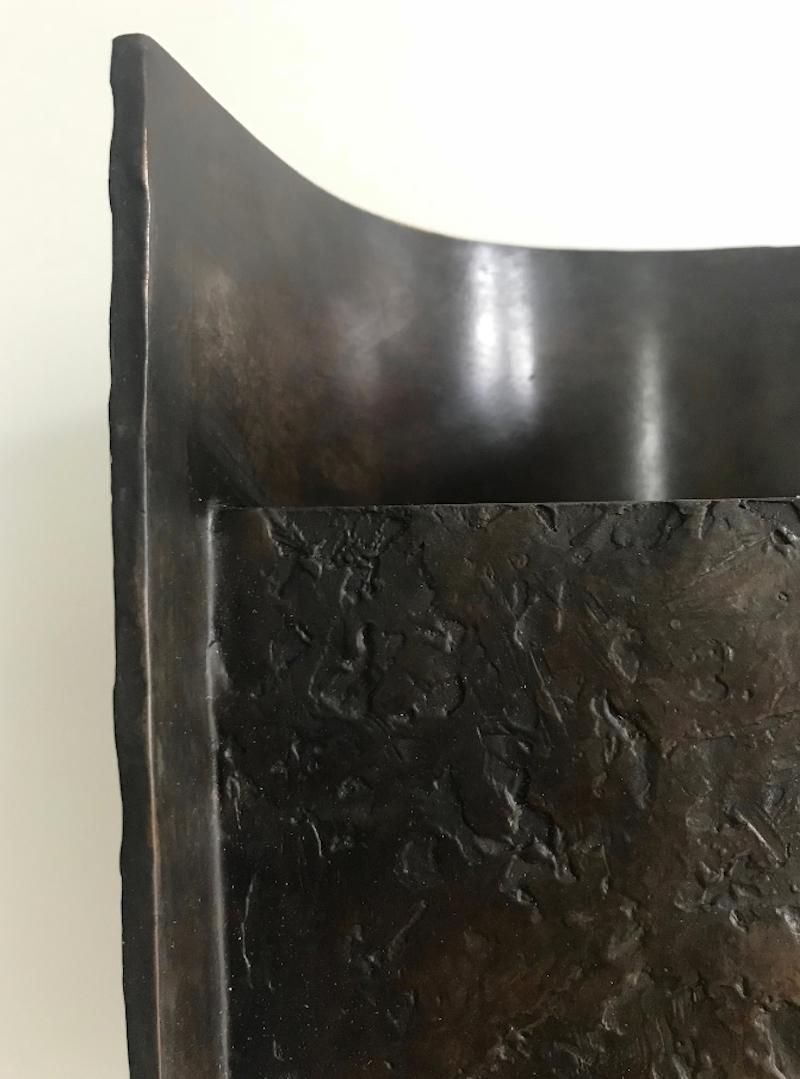 Garnier & Applique de masque Linker petite en bronze Neuf - En vente à Paris, FR