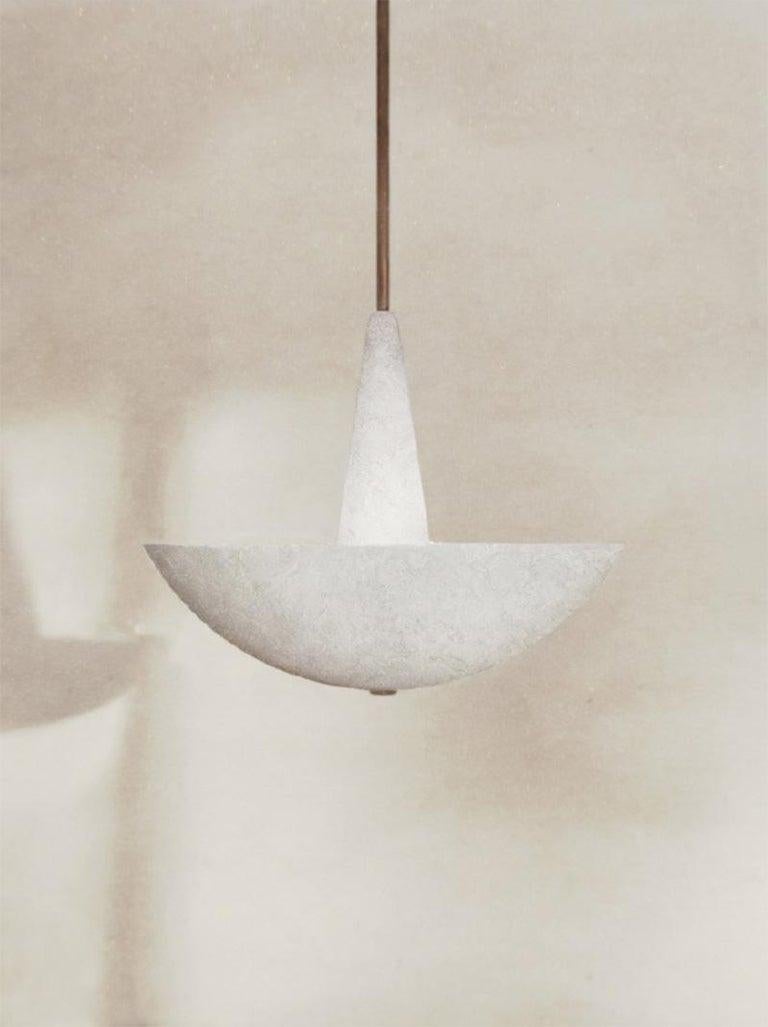 Moderno Garnier & Linker, Lampada a sospensione in gesso (grande) in vendita