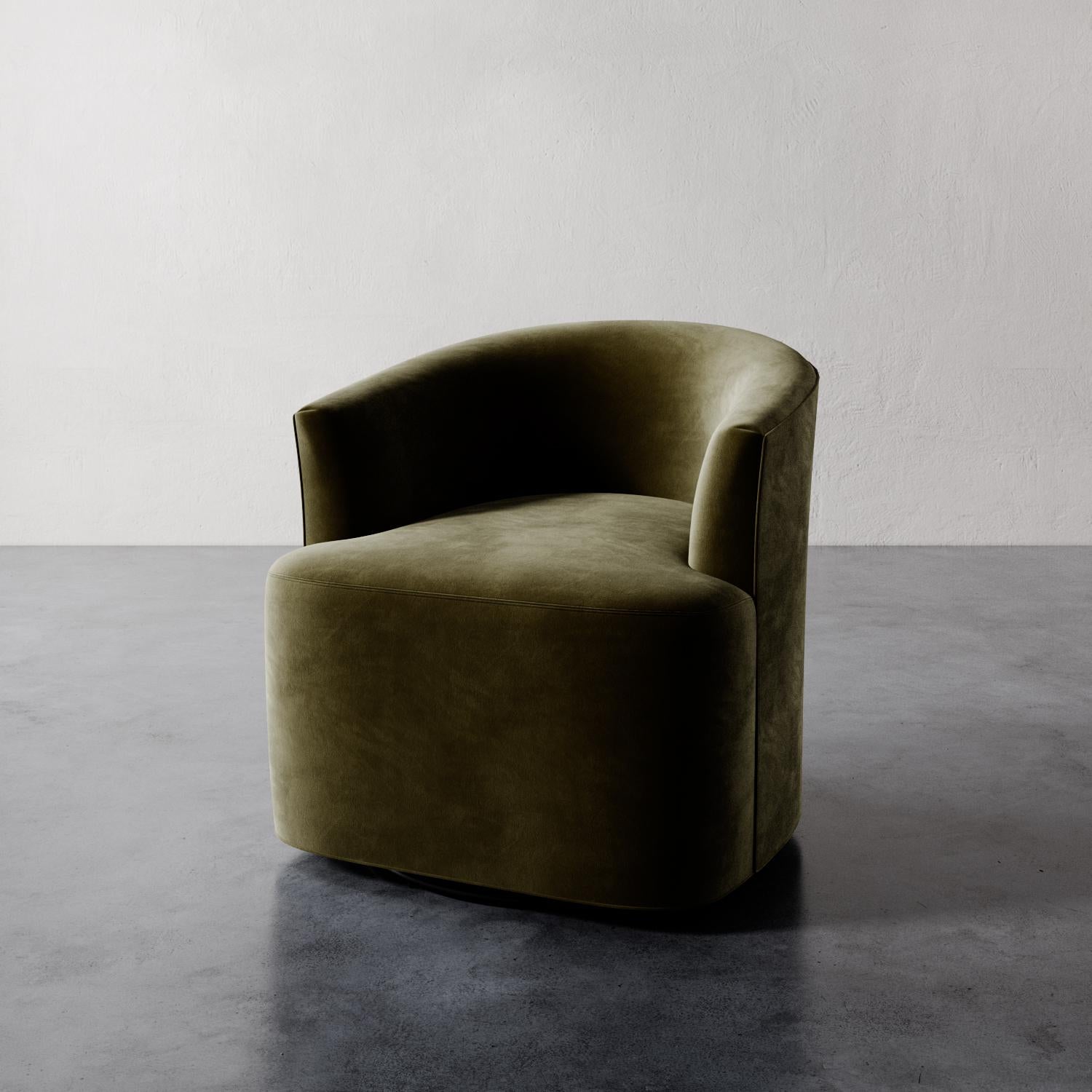 La Silla Giratoria Garnier de Lemieux et Cie ofrece a la vez suavidad visual y comodidad profunda, por lo que se adapta sin esfuerzo a cualquier espacio. Su silueta escultural y redondeada es a la vez firme e ingrávida, un estudio de elegancia