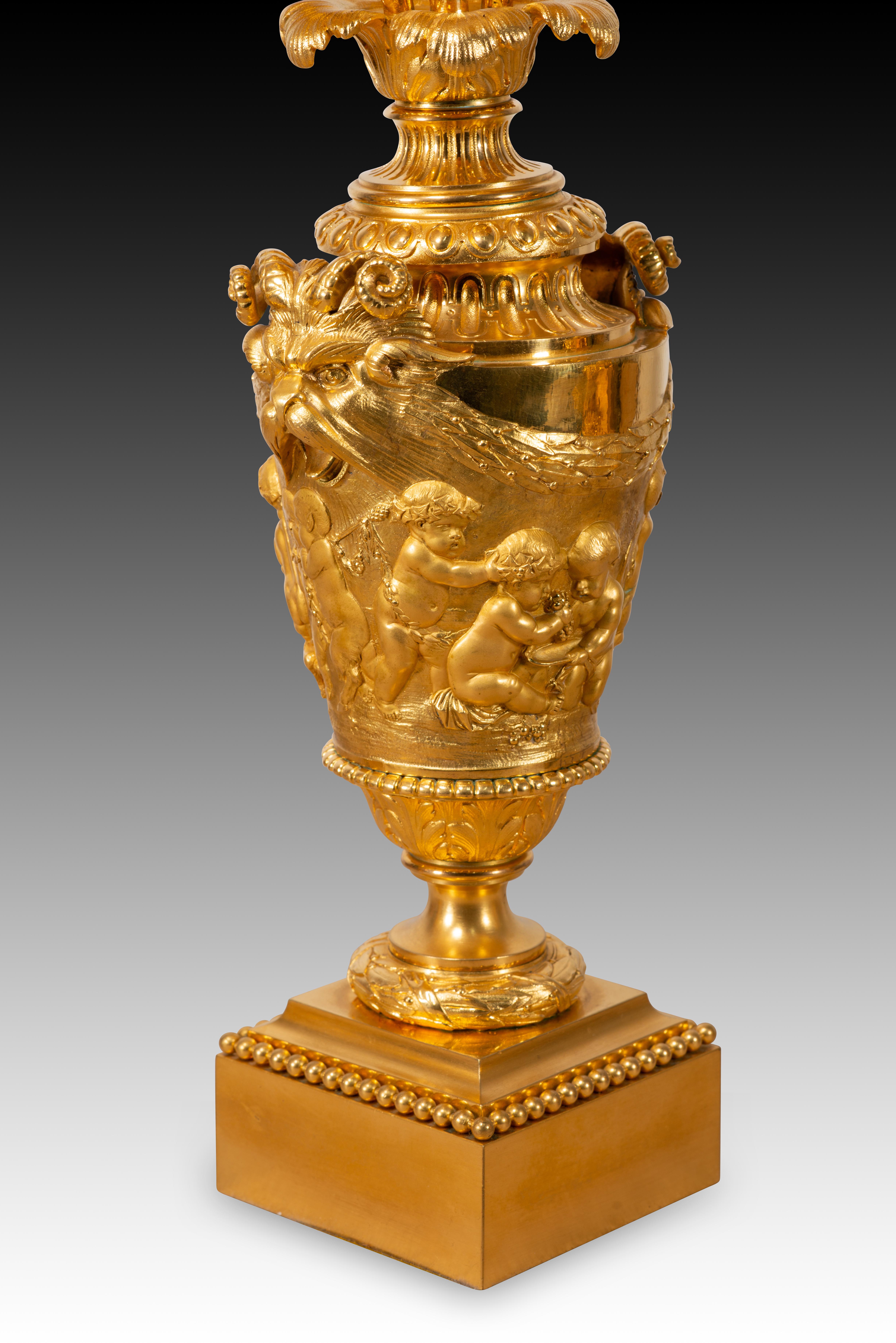 Garnish, clock and two candlesticks. Gilt bronze. H Picard and V Paillard. 19thc For Sale 4