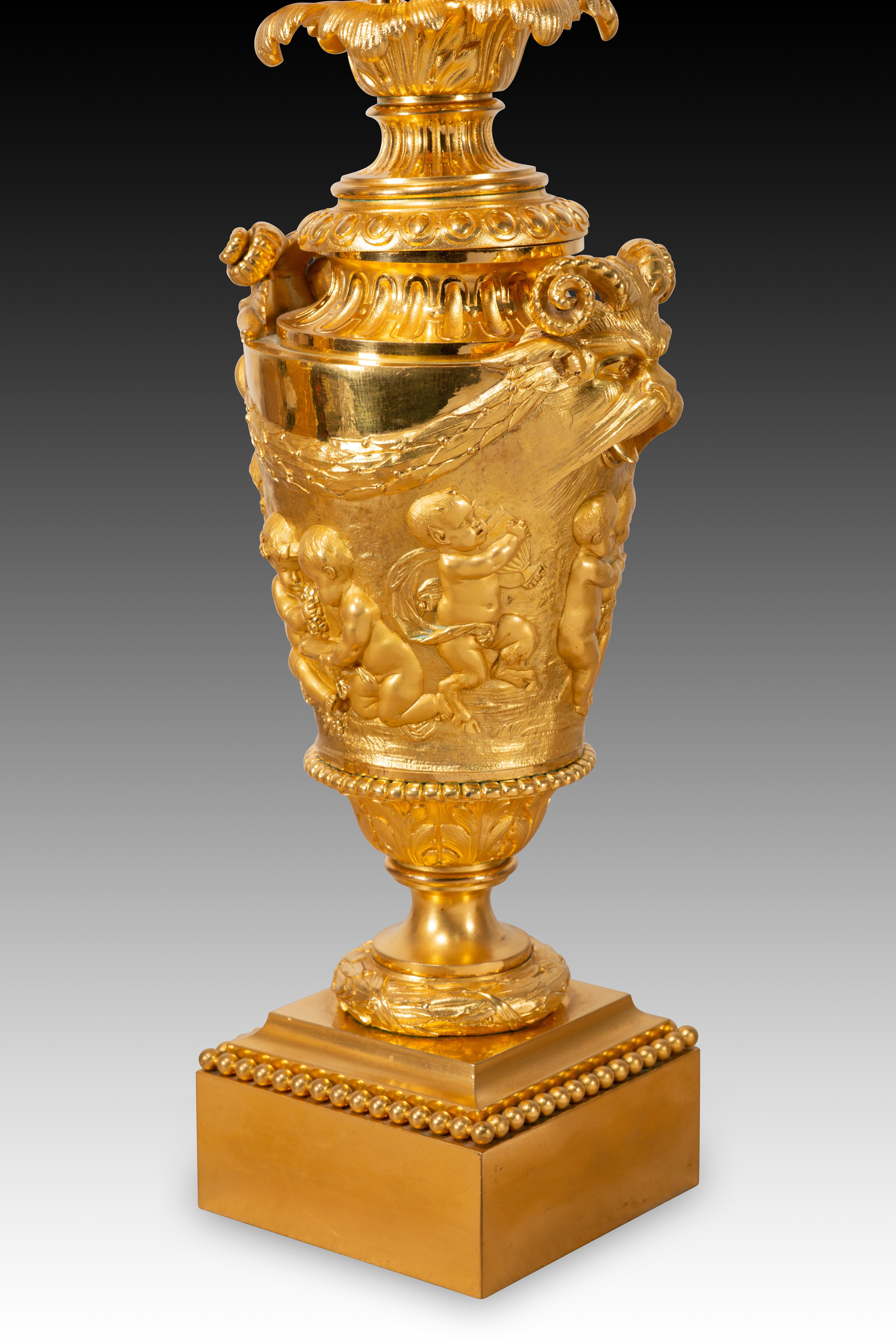 Garnish, clock and two candlesticks. Gilt bronze. H Picard and V Paillard. 19thc For Sale 5