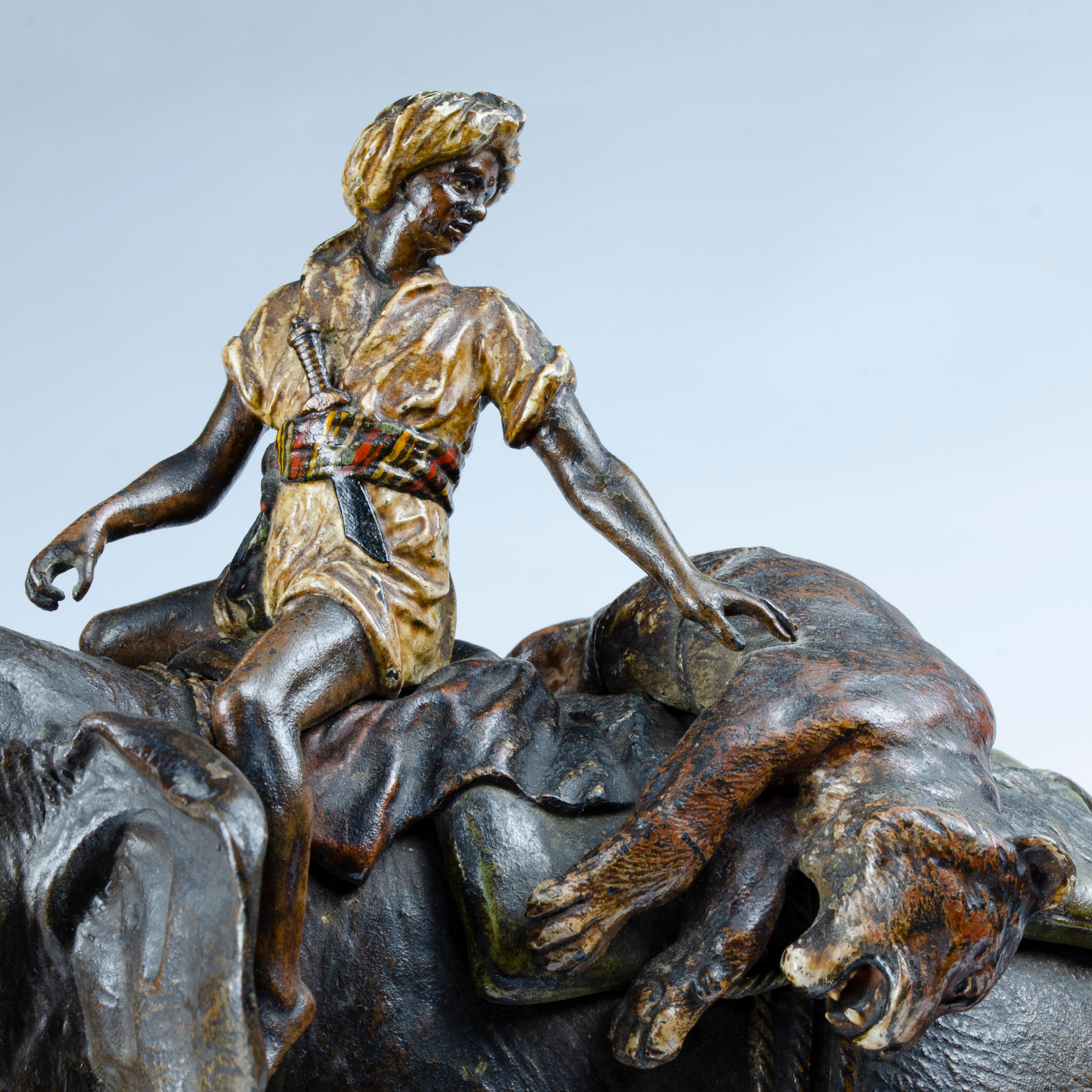 Garnitur von Bronzefiguren von Franz Xaver Bergman (Art nouveau) im Angebot