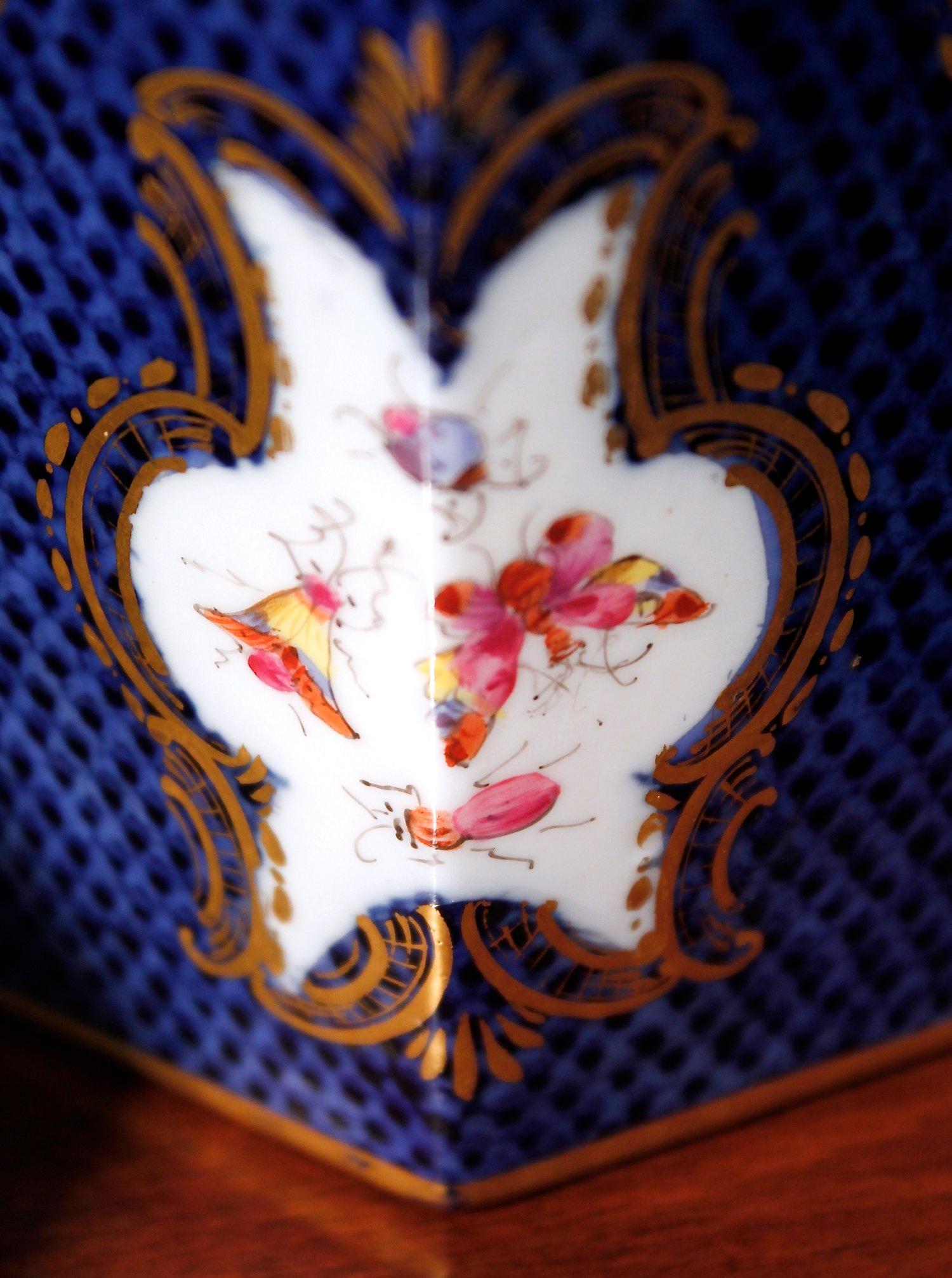 Gilt Garniture Of English “Chelsea Bird’ Pattern Porcelain- Seven Pieces For Sale