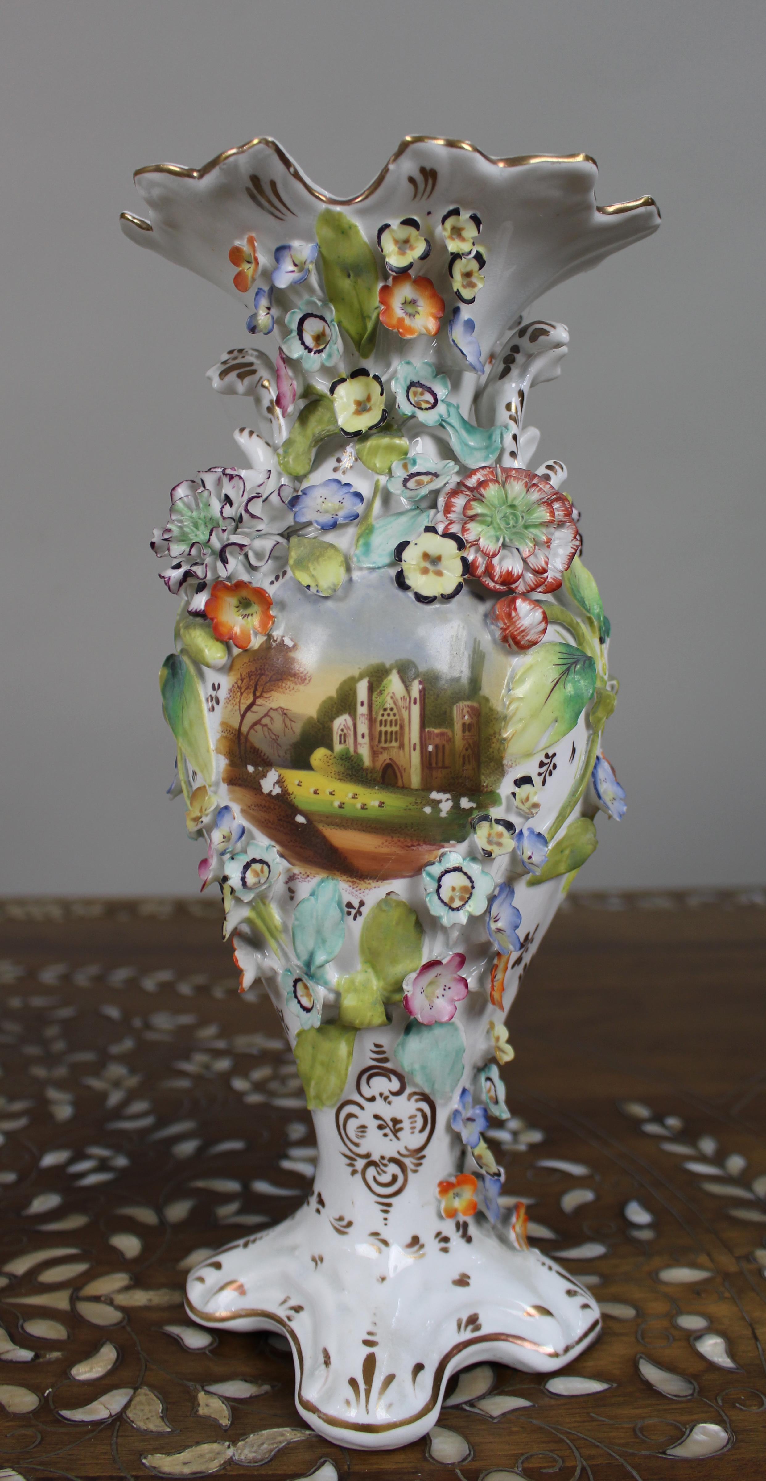 Garniture of Three English Flower-Encrusted Porcelain Vases, c.1850 im Angebot 1