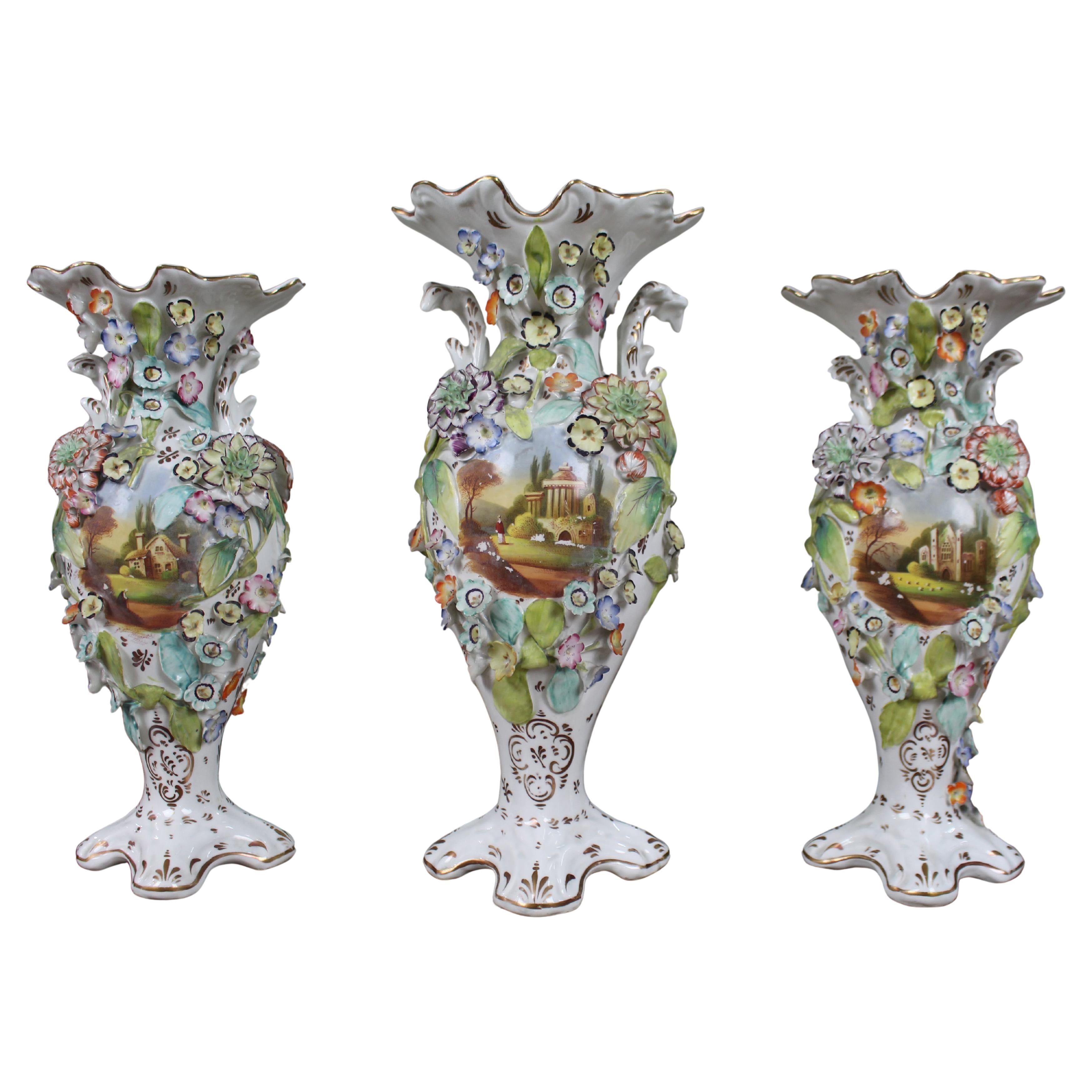 Garniture of Three English Flower-Encrusted Porcelain Vases, c.1850 im Angebot