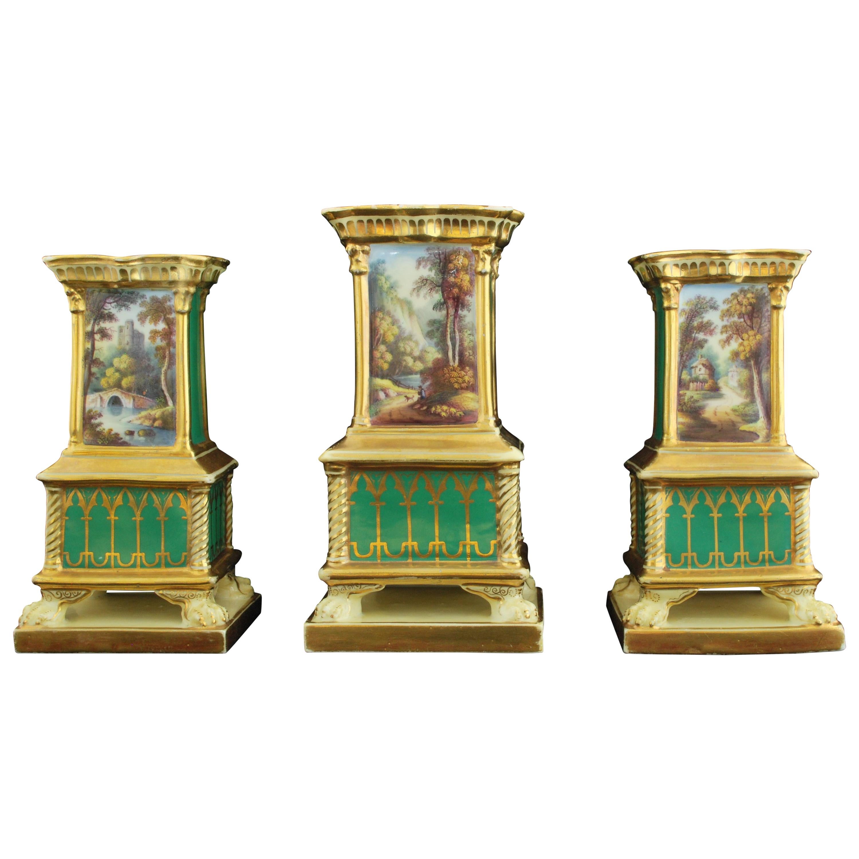 Garniture de trois vases renversés:: peinte par Lark Pratt:: Minton:: vers 1860