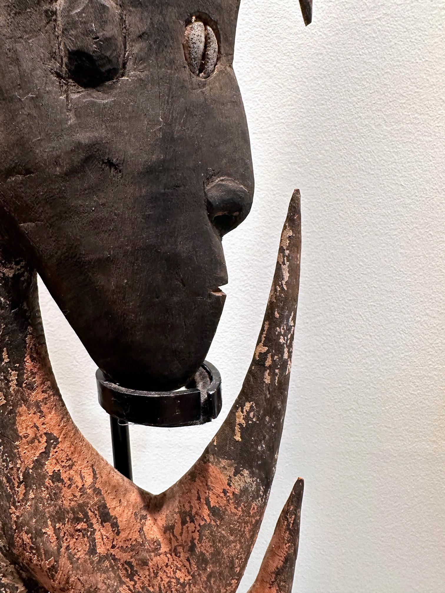 Garra Hook Sculpture on Display Stand Mid-Sepik River Papua New Guinea For Sale 2