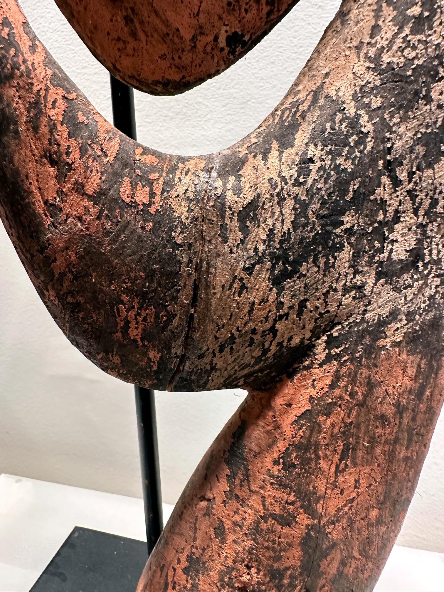 Garra Hook Sculpture on Display Stand Mid-Sepik River Papua New Guinea For Sale 9