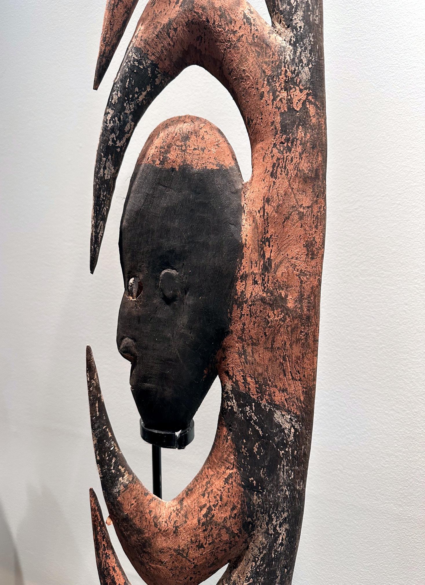 Garra Hook Sculpture on Display Stand Mid-Sepik River Papua New Guinea For Sale 10