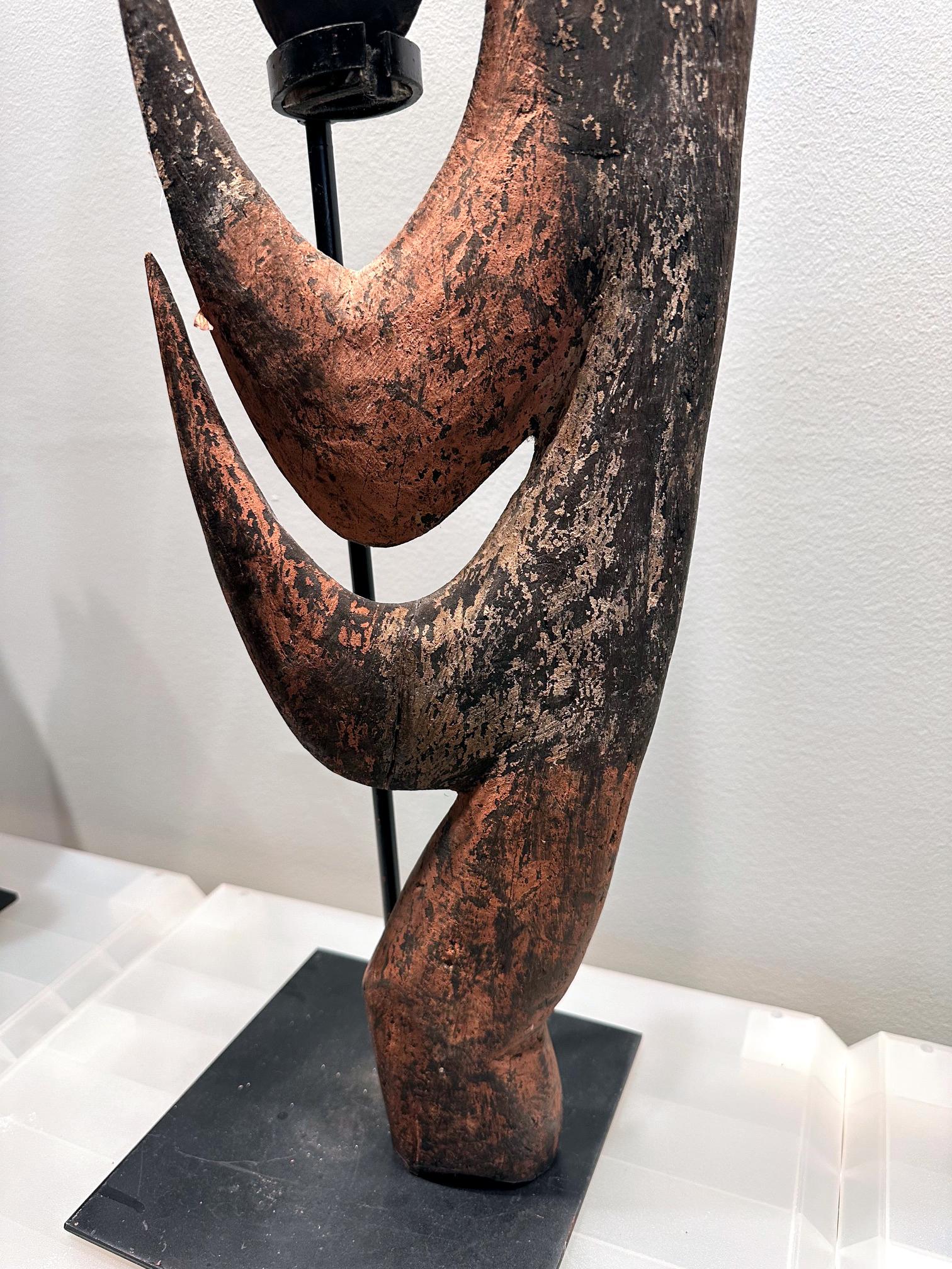 Garra Hook Sculpture on Display Stand Mid-Sepik River Papua New Guinea For Sale 11
