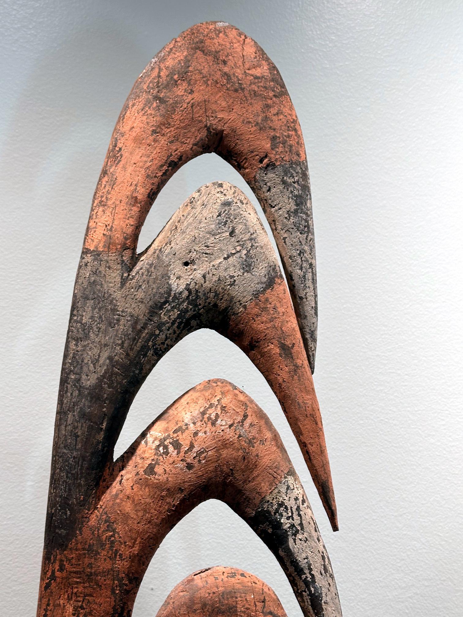 Hand-Carved Garra Hook Sculpture on Display Stand Mid-Sepik River Papua New Guinea For Sale