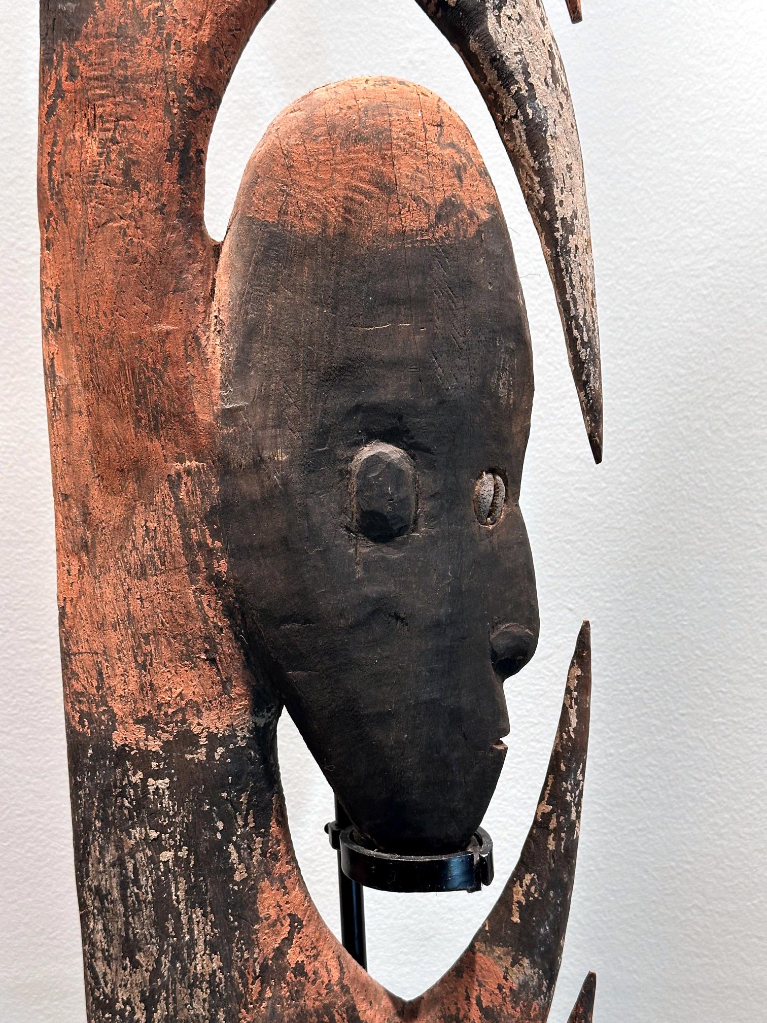 Garra Hook Sculpture on Display Stand Mid-Sepik River Papua New Guinea In Fair Condition For Sale In Atlanta, GA