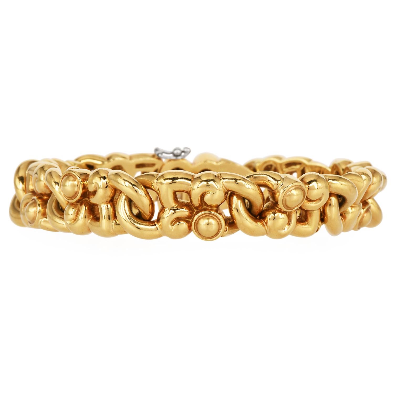 Estate Garrard Fleur De Lis Link Statement Bracelet crafted in solid 18K yellow gold, features elegant floral links Fleur De Lis motifs a blend of traditional charm and contemporary flair.

Each link is seamlessly connected, creating a smooth,