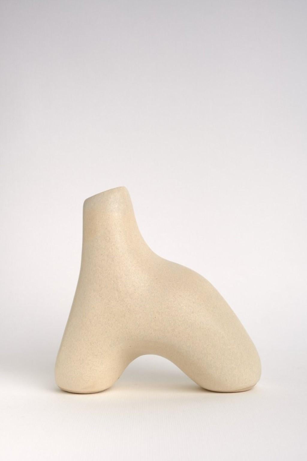 Garrafa No. II vase by Camila Apaez
One of a kind
Materials: Stoneware
Dimensions: 16 x 8 x 16 cm.
Glaze: Buttermilk
Other options: White bone, chocolate, charcoal black, glossy, spotted gray, pale opal, nube, glossy.

This year has been