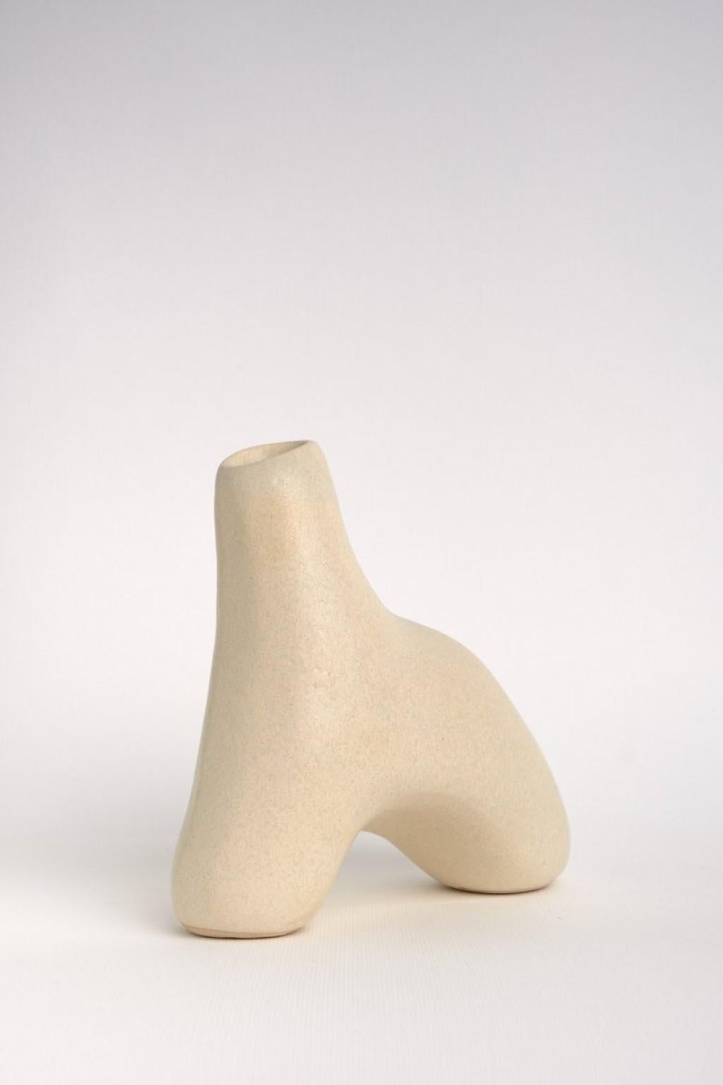 Moderne Vase Garrafa n° II de Camila Apaez en vente