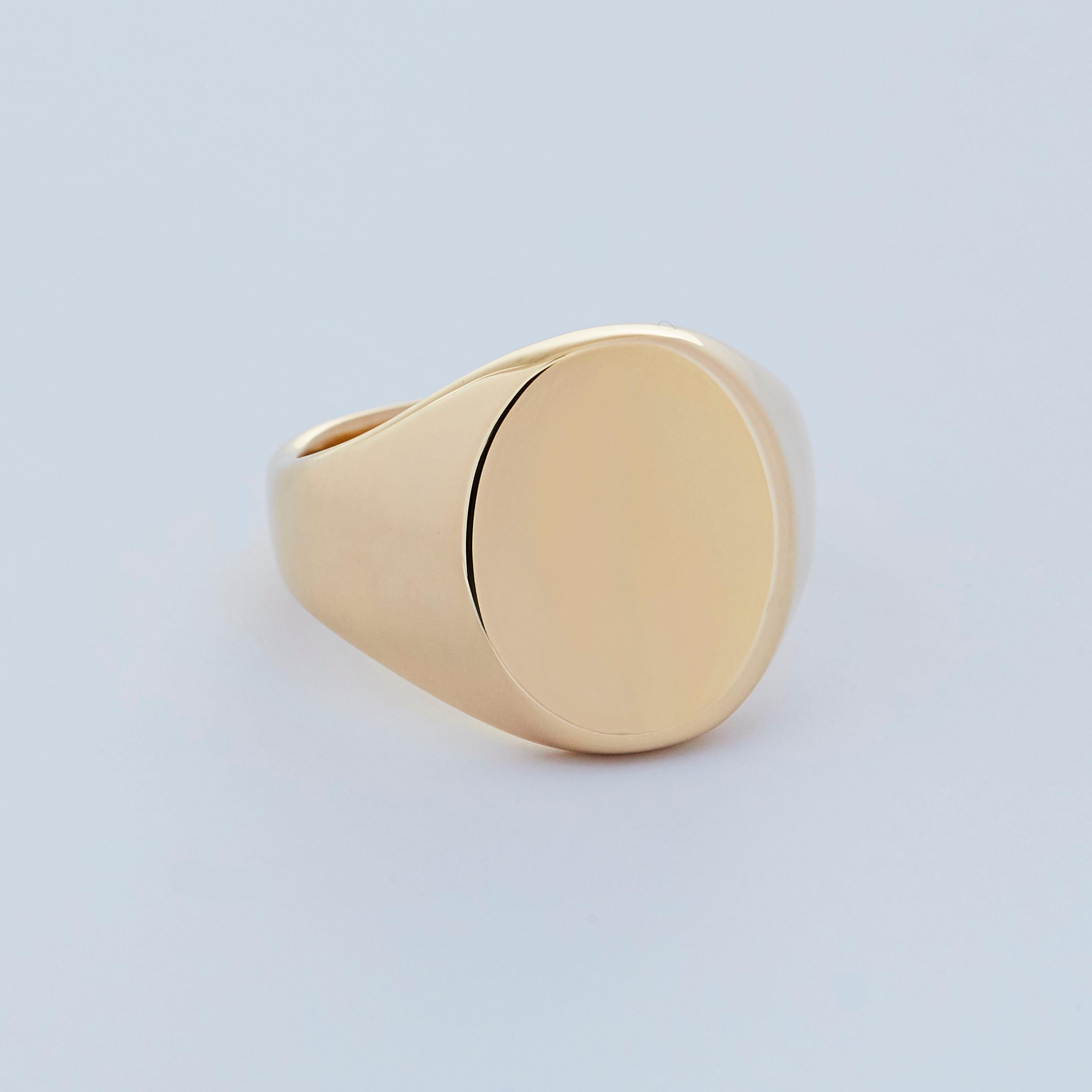 Modern Garrard 18 Karat Yellow Gold Large Oval Signet Ring For Sale