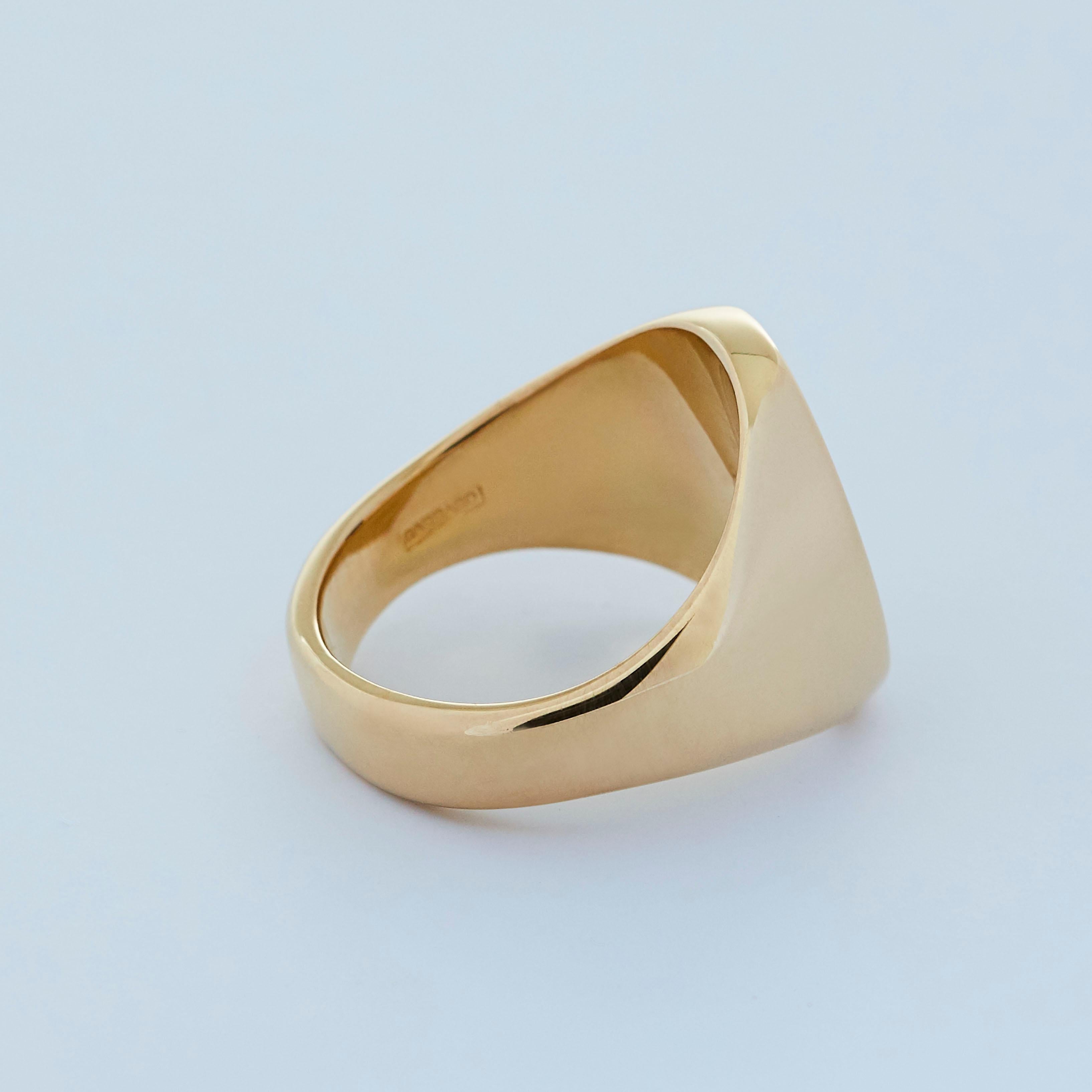 Garrard 18 Karat Yellow Gold Large Oval Signet Ring In New Condition For Sale In London, London