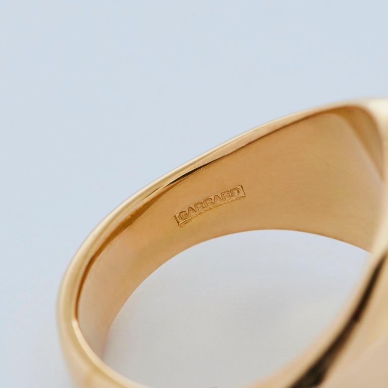 Garrard 18 Karat Yellow Gold Large Oval Signet Ring For Sale at 1stDibs ...