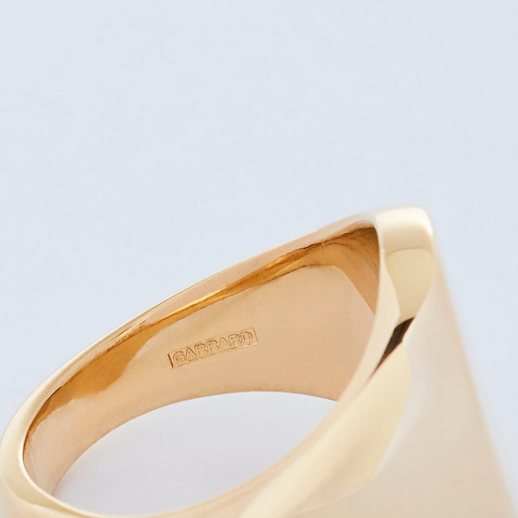 Modern Garrard 18 Karat Yellow Gold Medium Oval Signet Ring For Sale