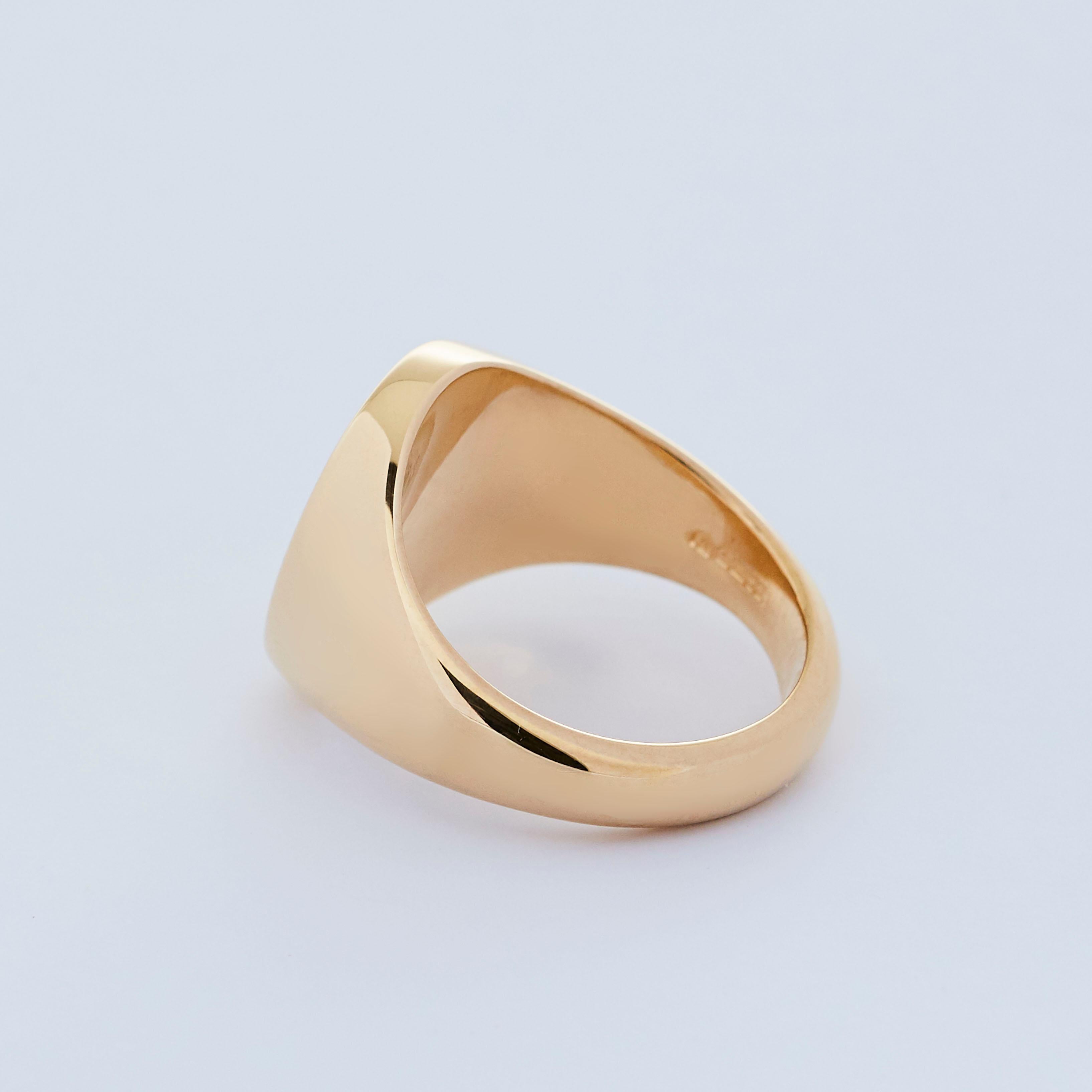 Garrard 18 Karat Yellow Gold Medium Oval Signet Ring In New Condition For Sale In London, London