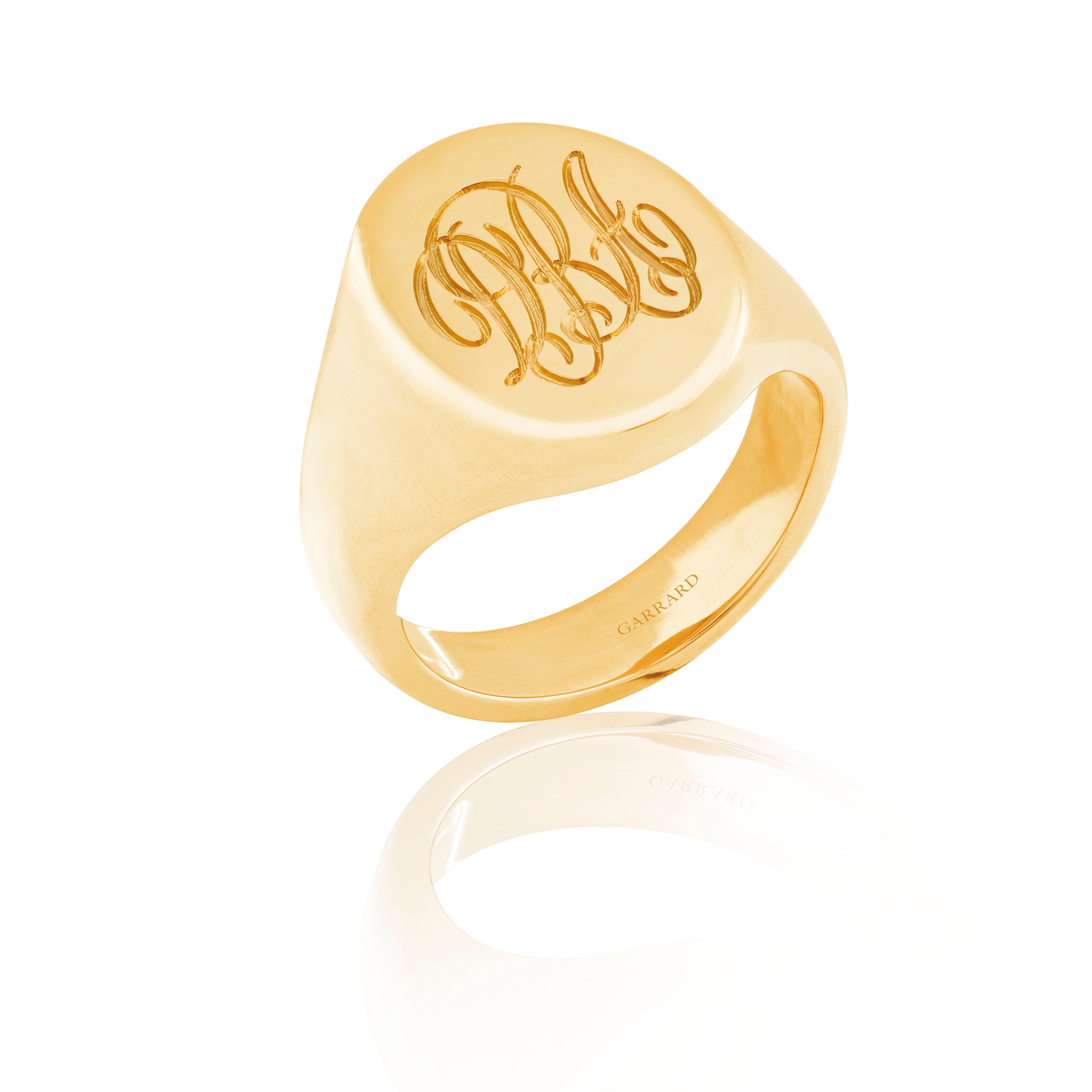 A House of Garrard 18 karat yellow gold small oval signet ring.

Head dimension: 12mm x 10mm
Size 45

Complimentary engraving of up to three initials in a script font is included. Please allow an additional two weeks to the standard shipping and