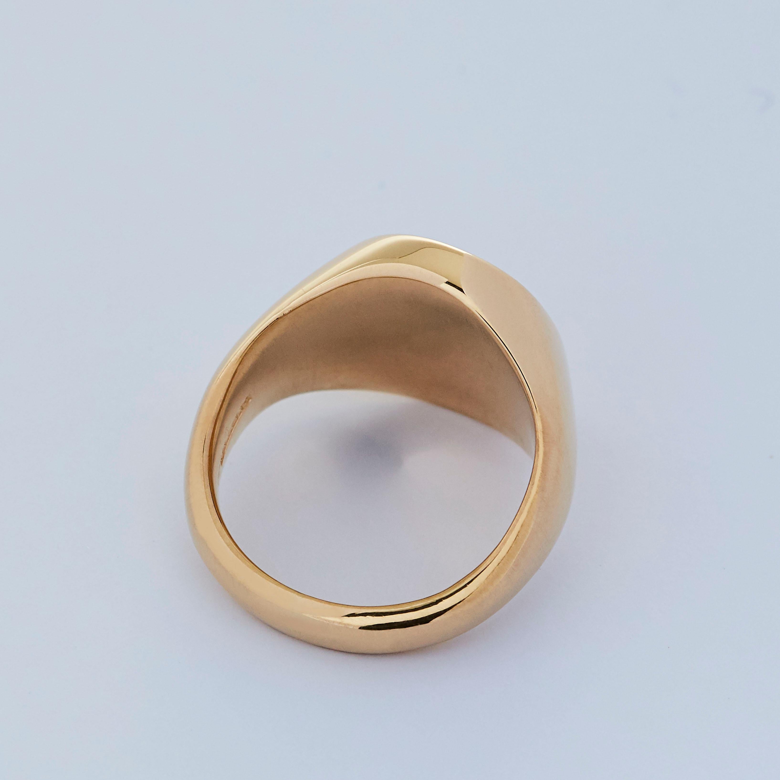 Garrard 18 Karat Yellow Gold Small Oval Signet Ring In New Condition For Sale In London, London