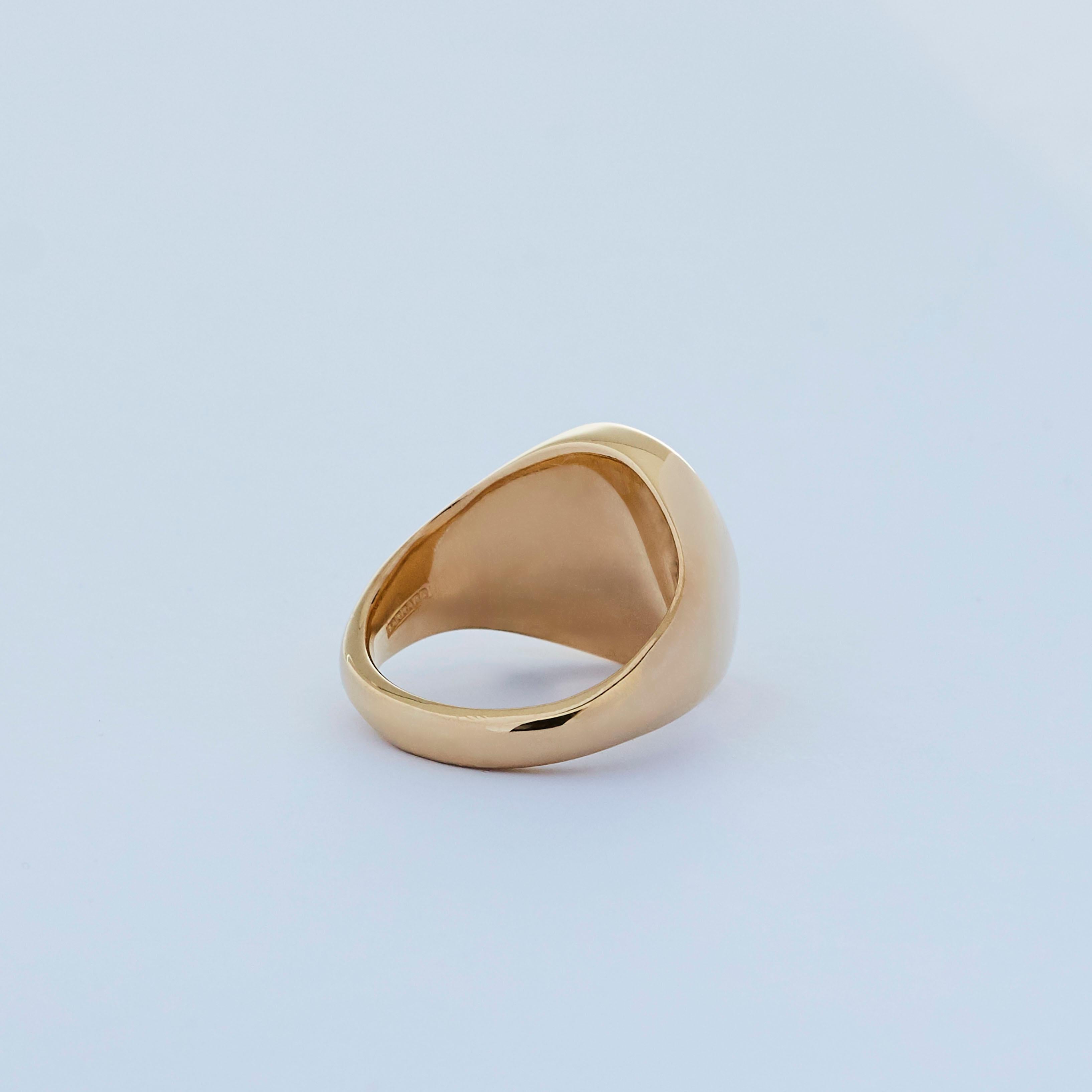 Women's or Men's Garrard 18 Karat Yellow Gold Small Oval Signet Ring For Sale