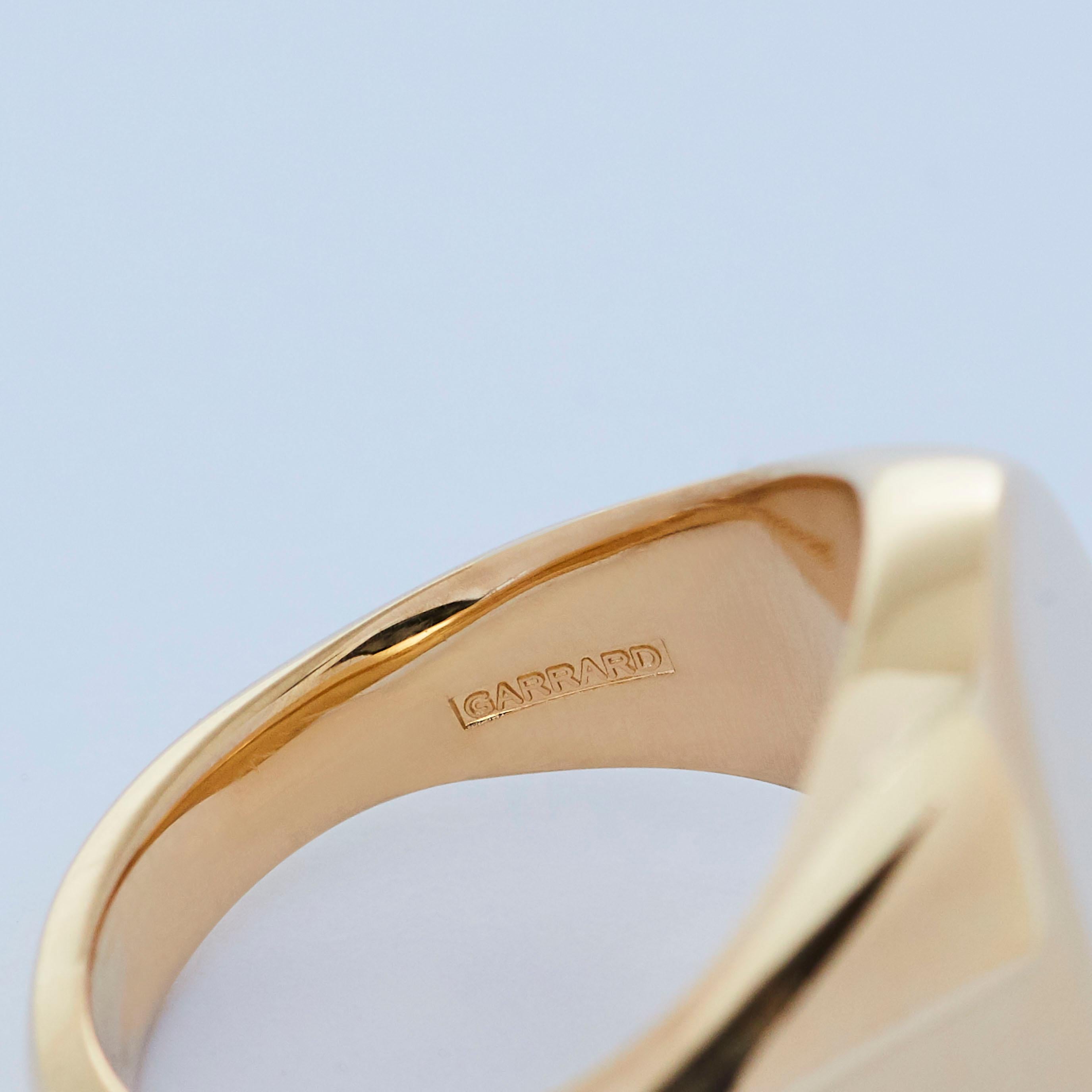 Garrard 18 Karat Yellow Gold Small Oval Signet Ring For Sale at 1stDibs ...