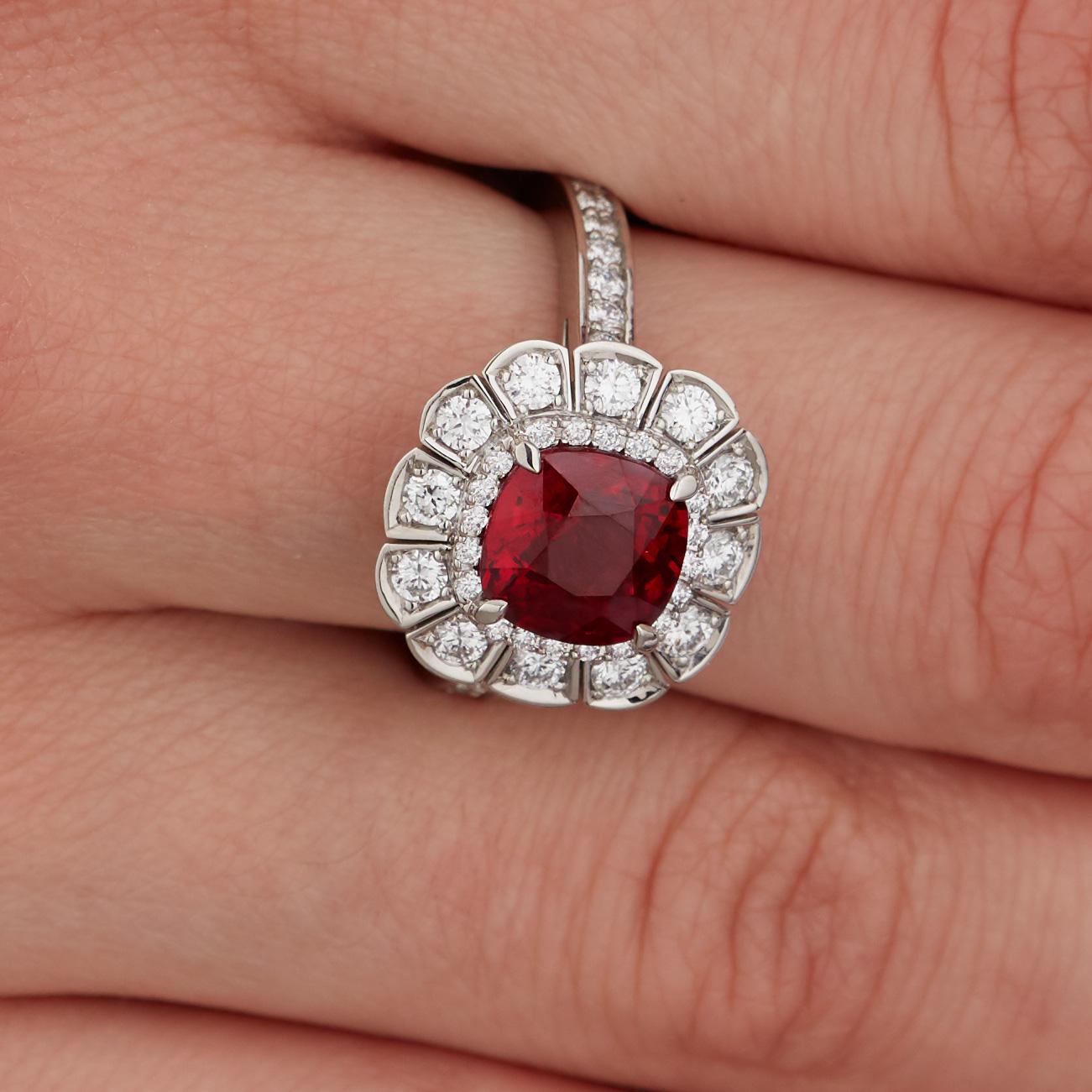 Women's or Men's Garrard 3.04 Carat GRS Cushion Cut Vivid Red Ruby  Diamond Cocktail Ring