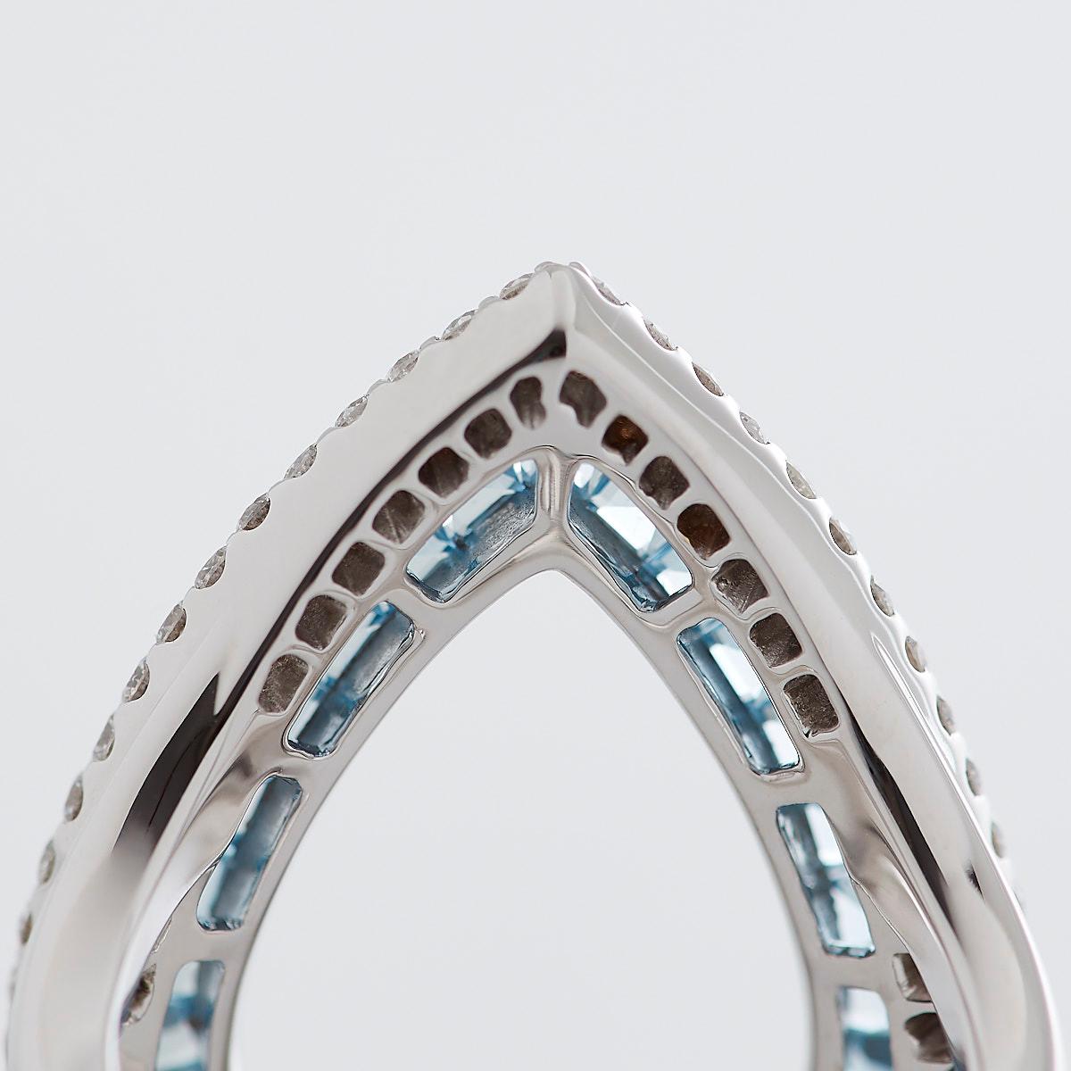 Garrard 'Aloria' 18 Karat White Gold Calibre Cut Aquamarine White Diamond Ring For Sale 2