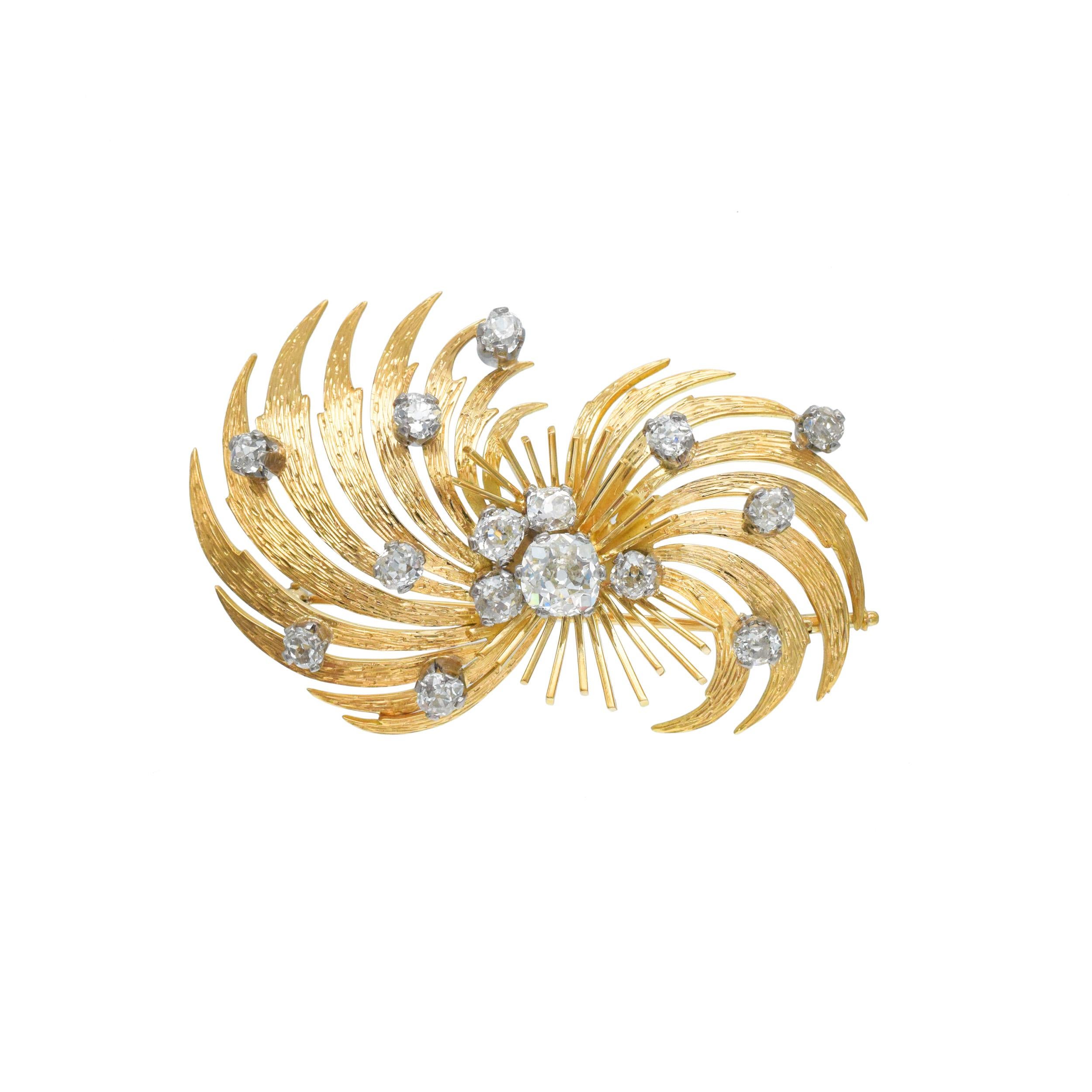 Taglio rotondo Set di orecchini e spille in oro giallo 18k e diamanti di Garrard & Co. in vendita