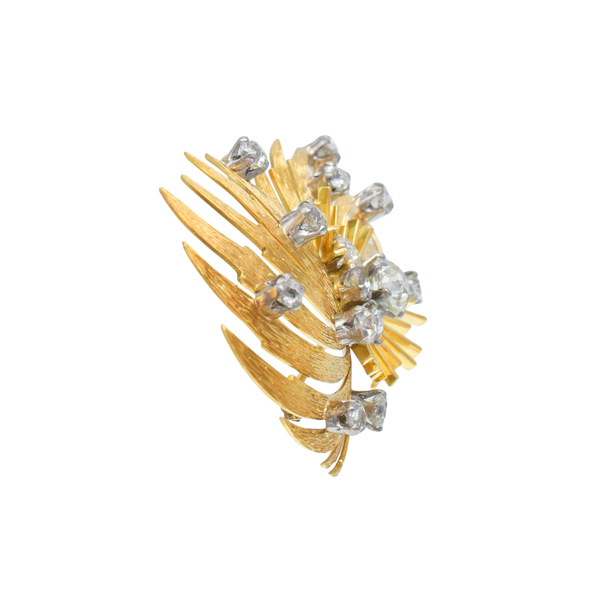 Set di orecchini e spille in oro giallo 18k e diamanti di Garrard & Co. In condizioni ottime in vendita a New York, NY