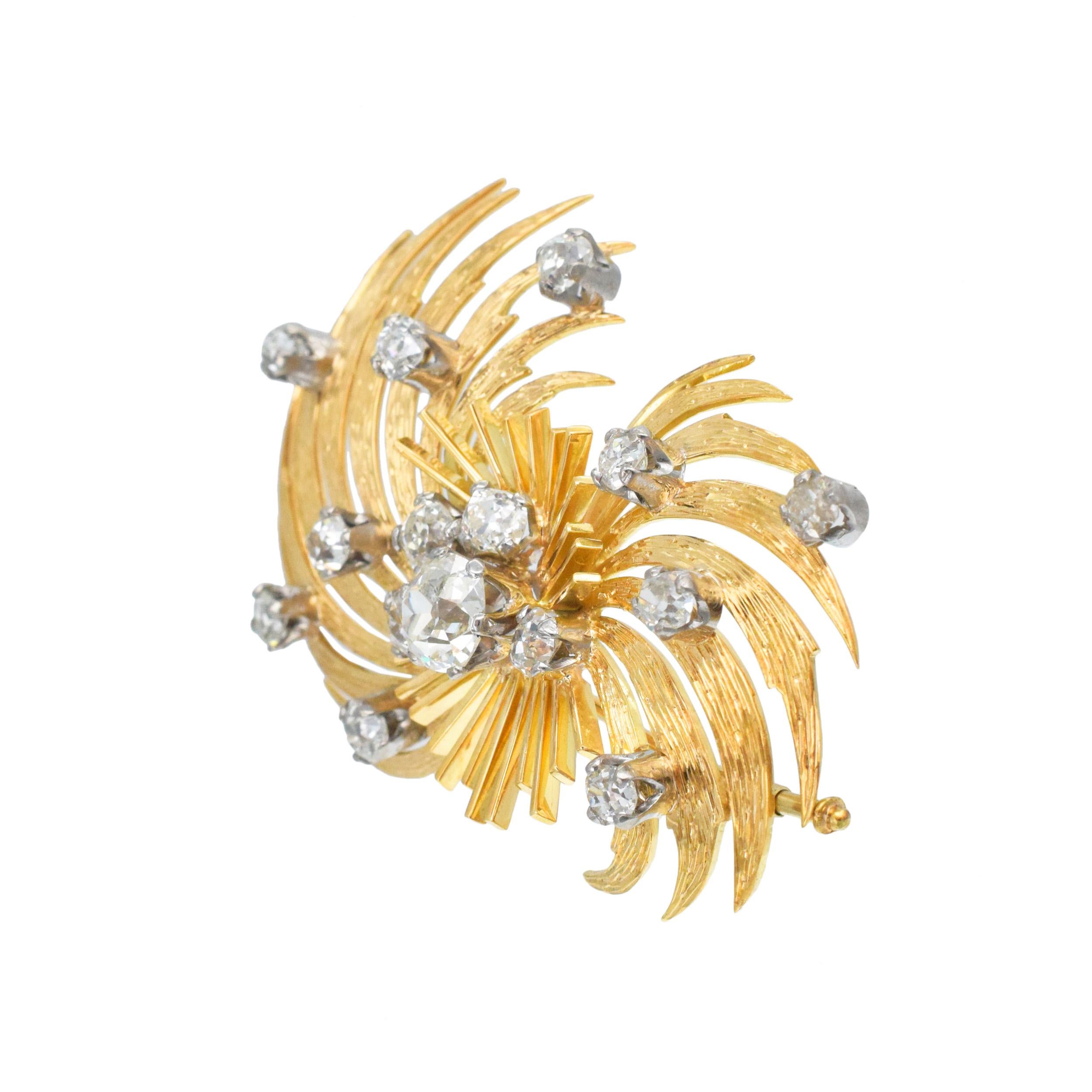 Set di orecchini e spille in oro giallo 18k e diamanti di Garrard & Co. in vendita 2