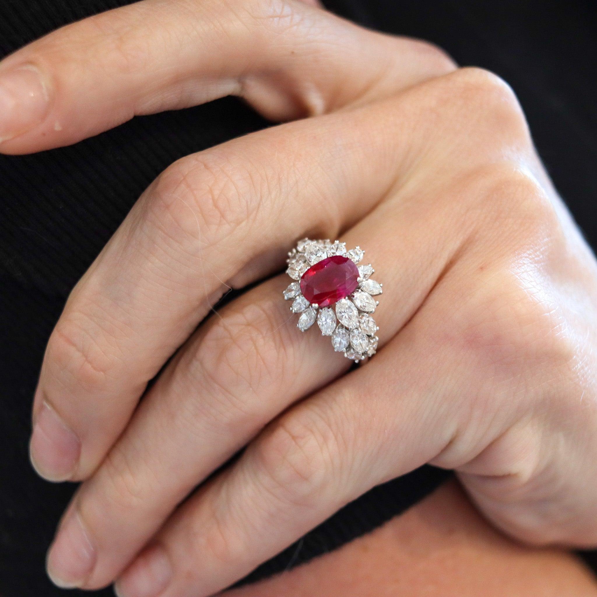 GARRARD & CO. Anillo Cóctel Oro 18Kt Con 4,65 Cts Diamantes Y Rubí Birmano GIA en venta 4