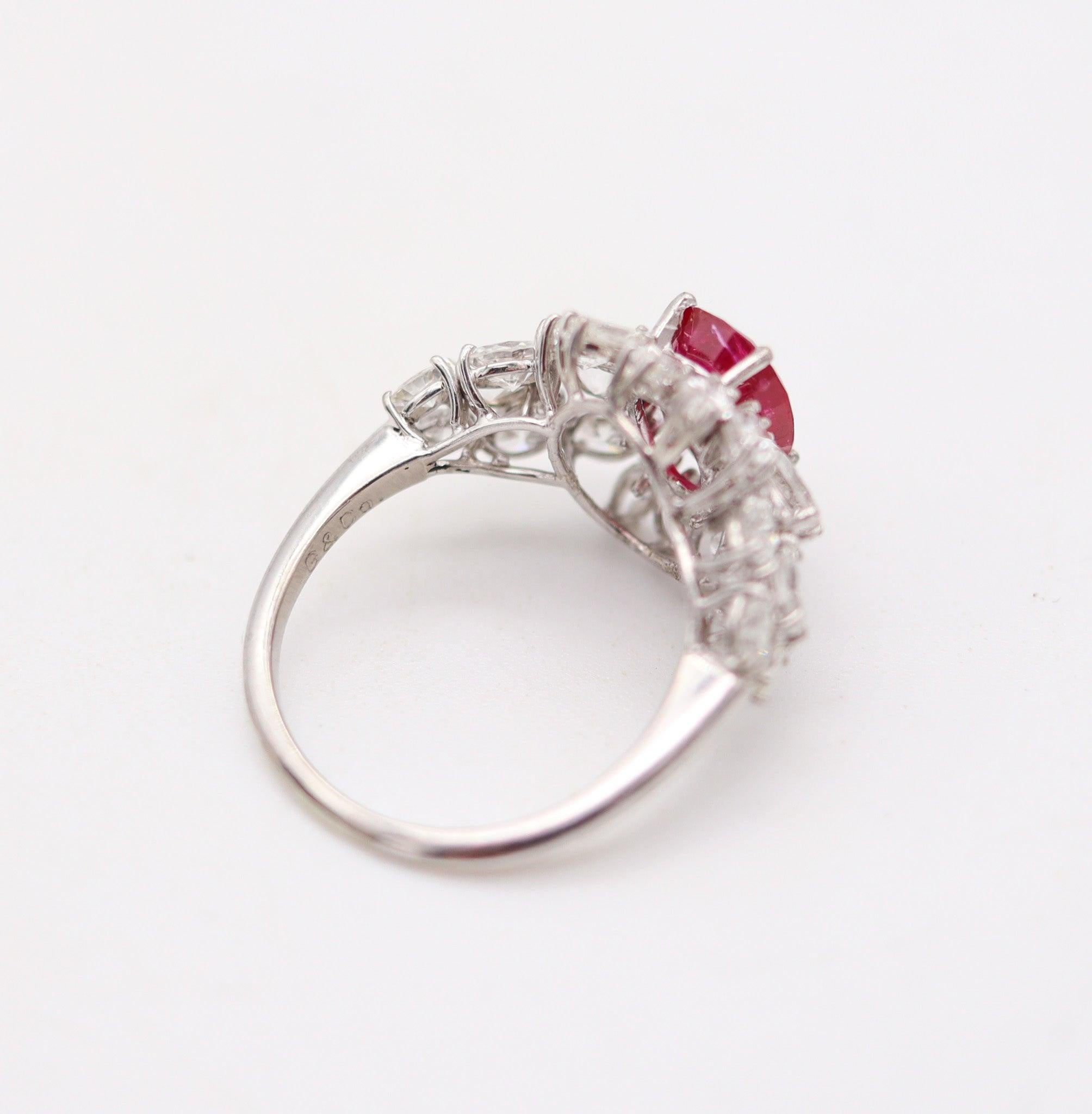 De las mujeres GARRARD & CO. Anillo Cóctel Oro 18Kt Con 4,65 Cts Diamantes Y Rubí Birmano GIA en venta