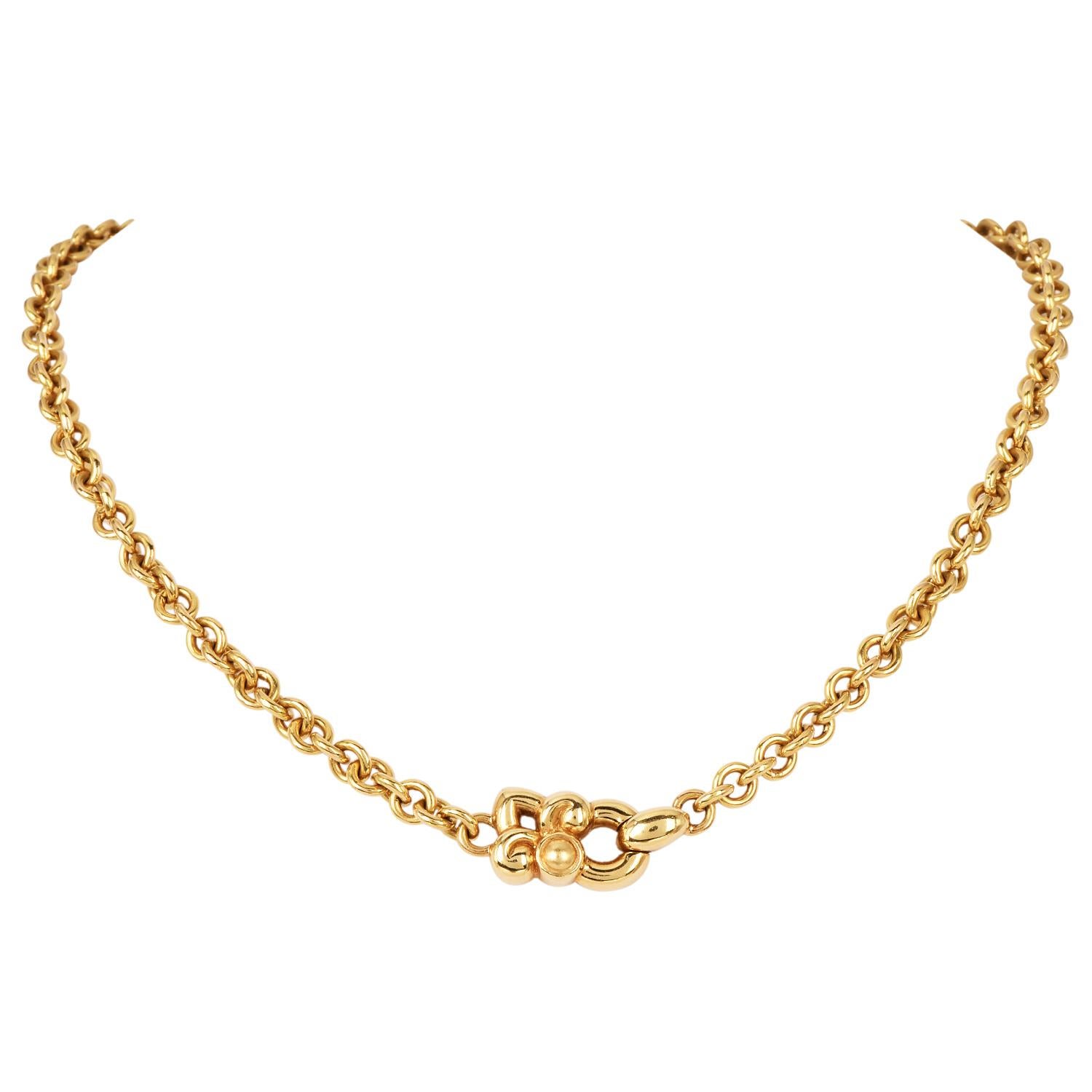 Modern Garrard Co London 18K Gold Fleur De Lis Rolo Chain Necklace For Sale