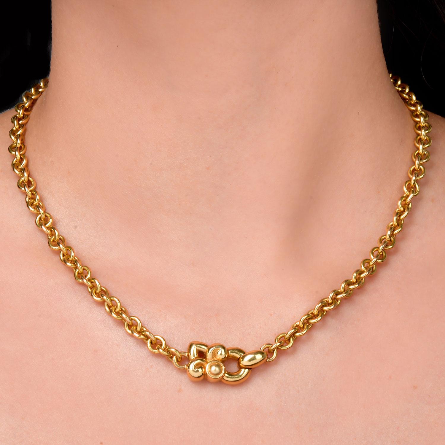 Women's Garrard Co London 18K Gold Fleur De Lis Rolo Chain Necklace For Sale