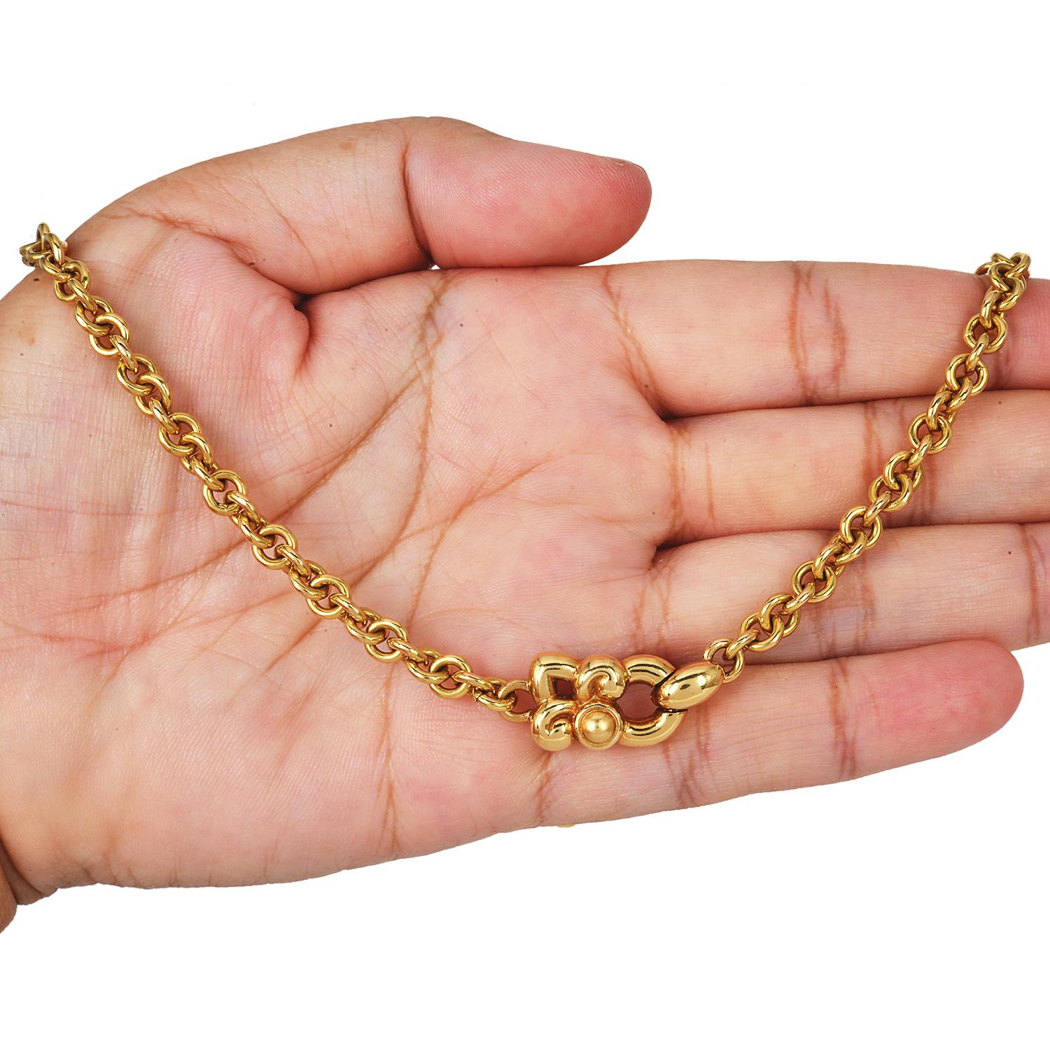 Garrard Co London 18K Gold Fleur De Lis Rolo Chain Necklace For Sale 4