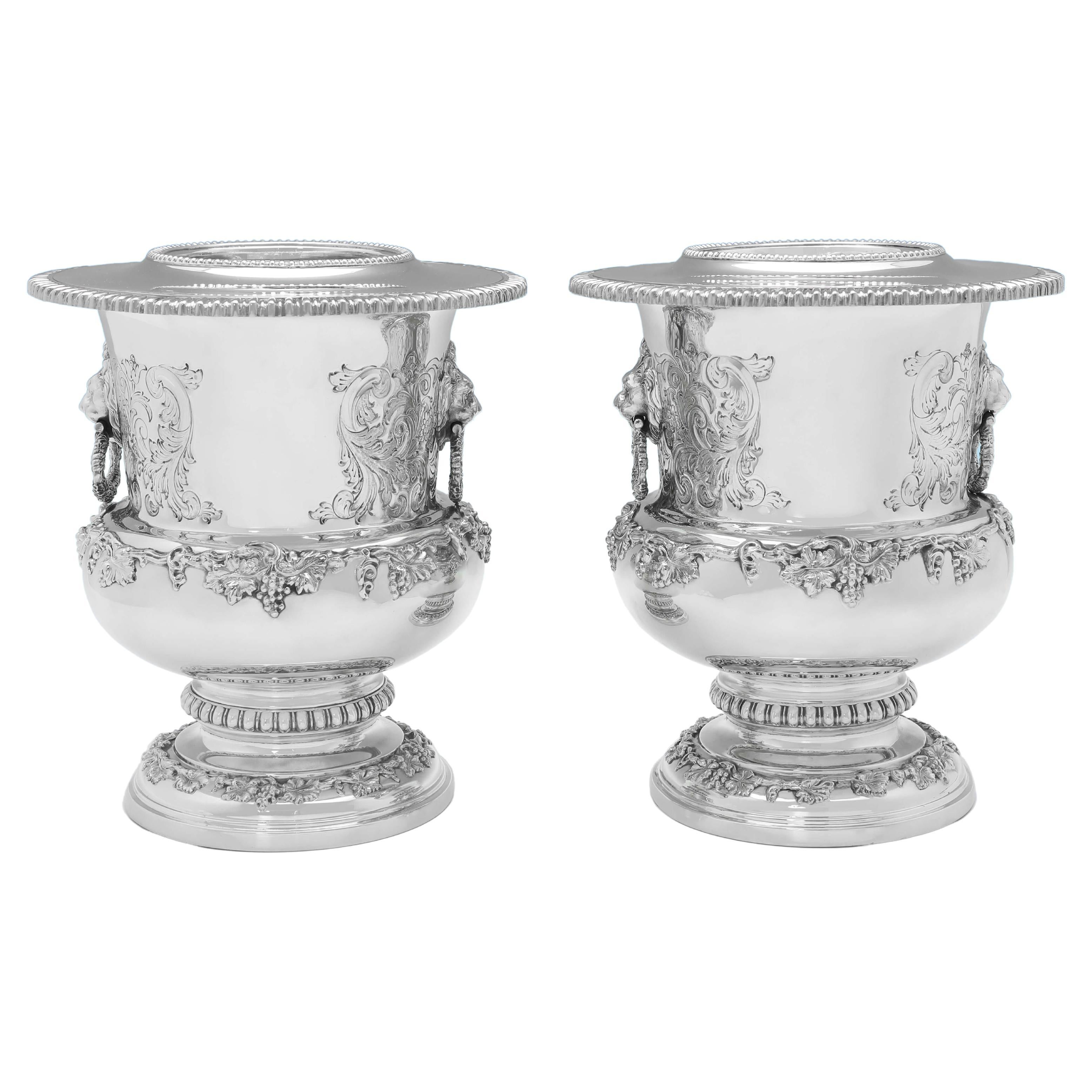 Garrard & Co. - Sterling Silver Wine Coolers - 5.5kg - Hallmarked in 1973 For Sale