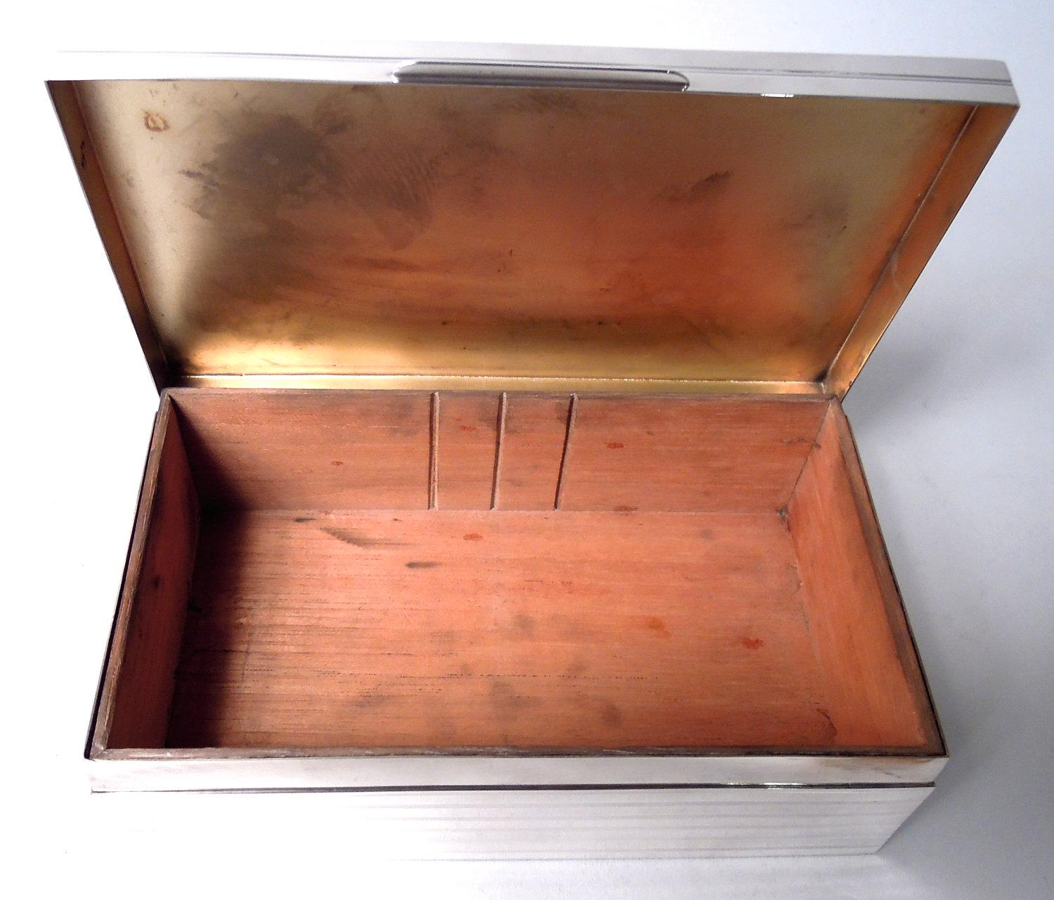 Caja moderna inglesa Garrard de plata de ley, 1947 en Bueno estado para la venta en New York, NY