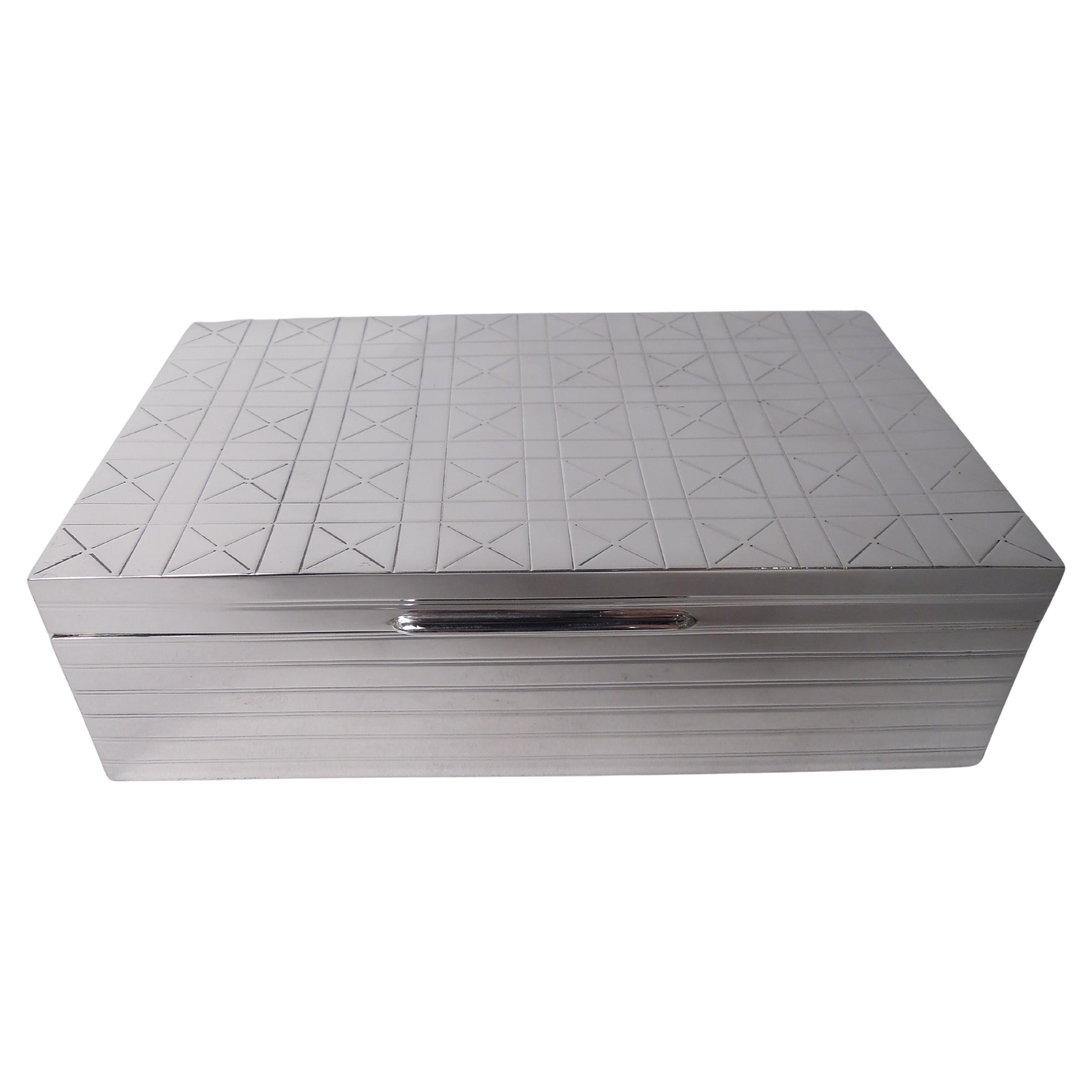 Caja moderna inglesa Garrard de plata de ley, 1947
