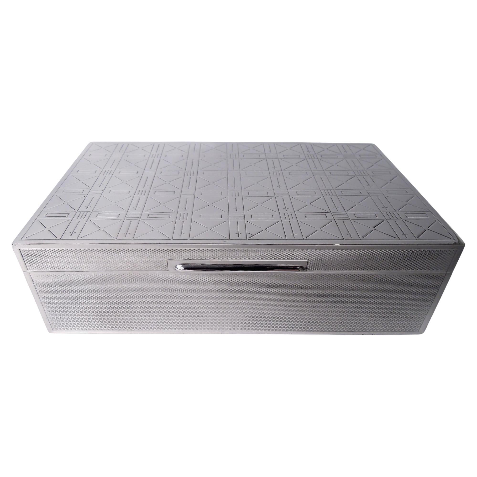 Caja moderna inglesa Garrard de plata de ley, 1947