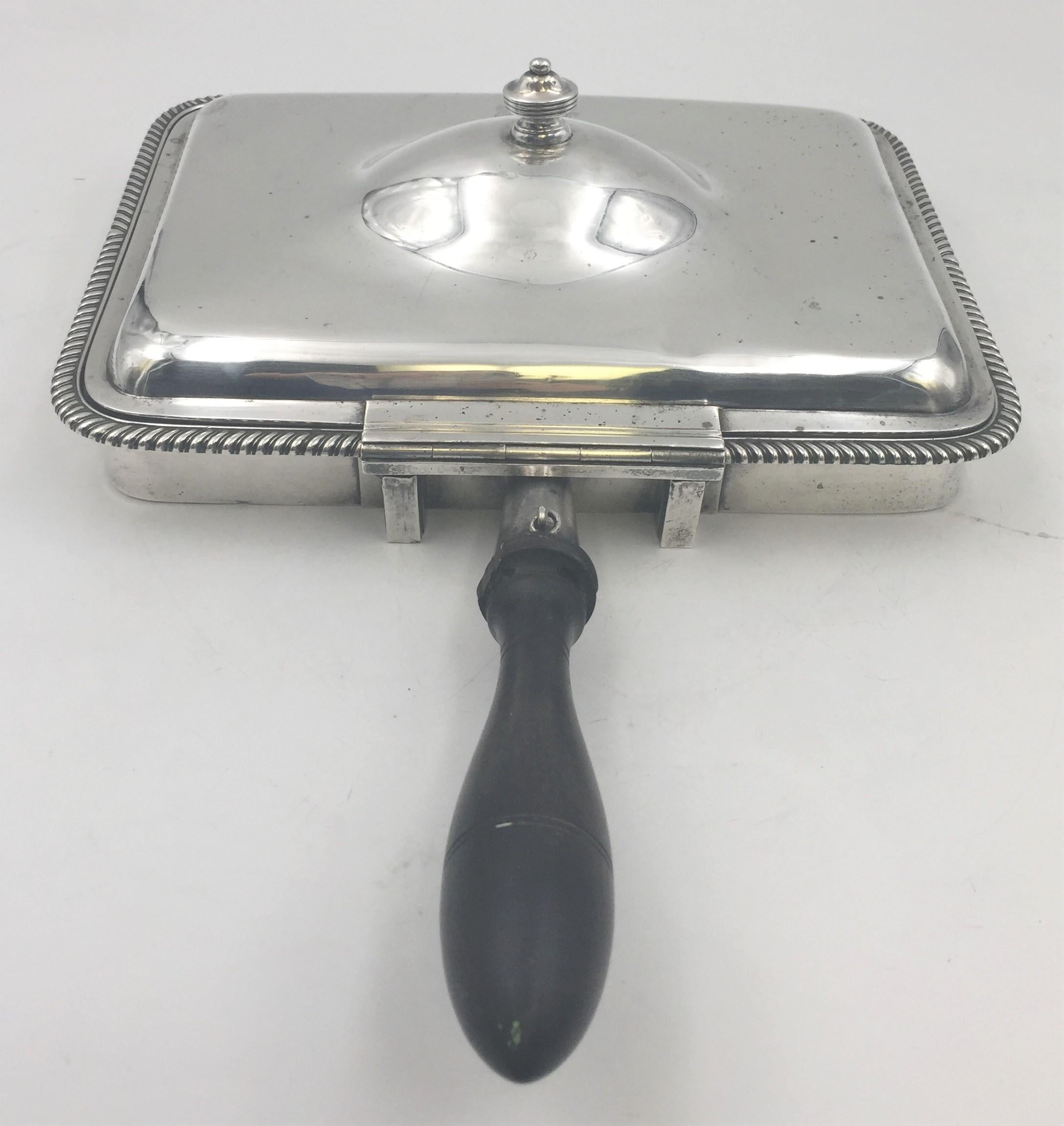 Argento Garrard English Sterling Silver 1806 Georgian Covered Cheese Warmer Dishish in vendita
