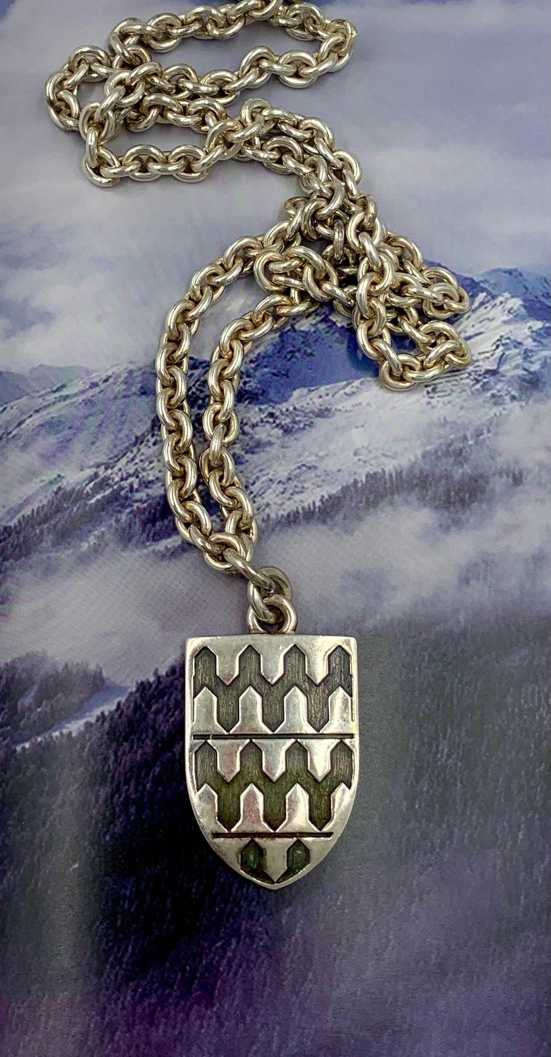 Garrard Georgian Style Große Sterling Silber Armoreal Schild Anhänger Halskette (Europäisch) im Angebot