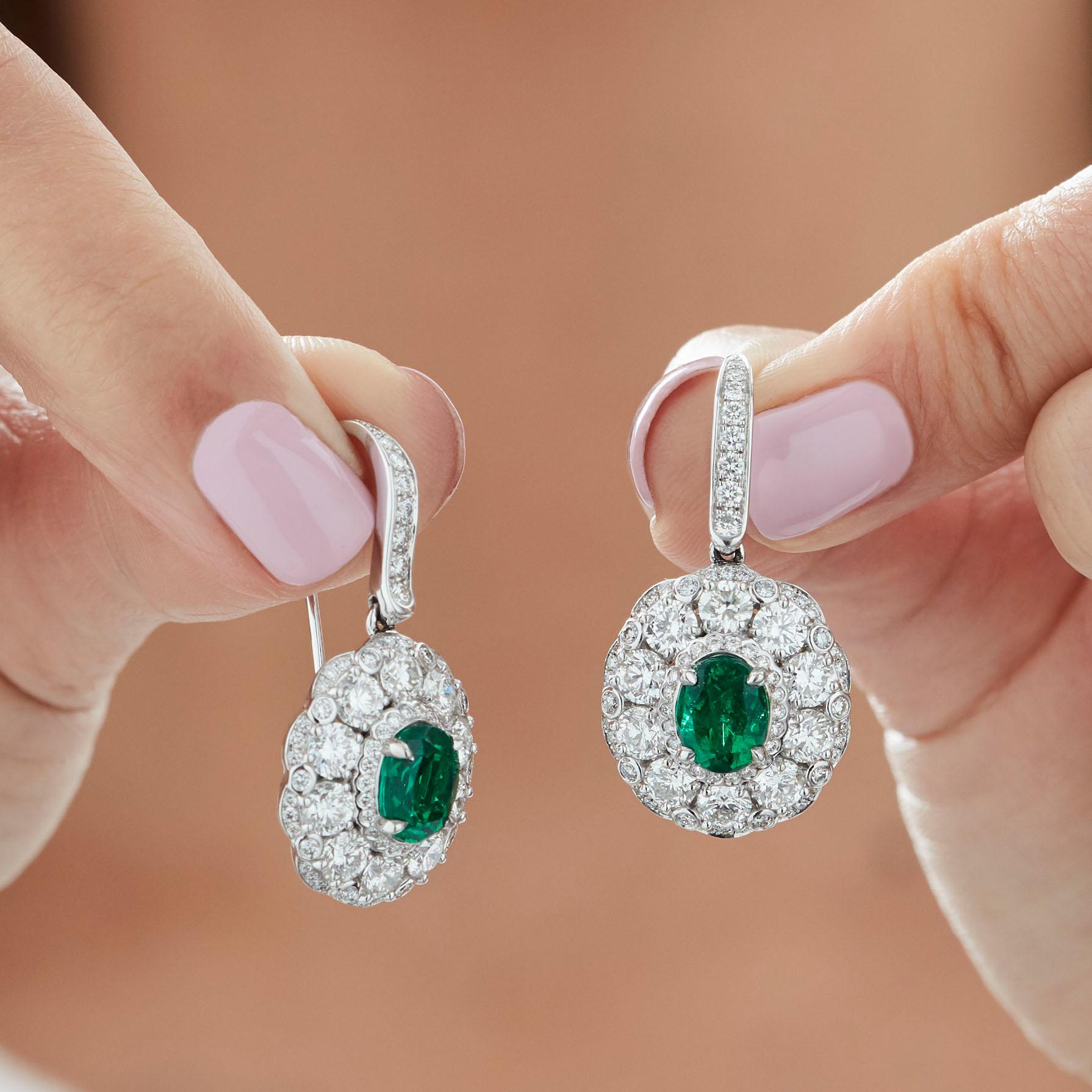 Garrard 'Jewelled Vault' 18 Karat White Gold Emerald and White Diamond Earrings In New Condition For Sale In London, London