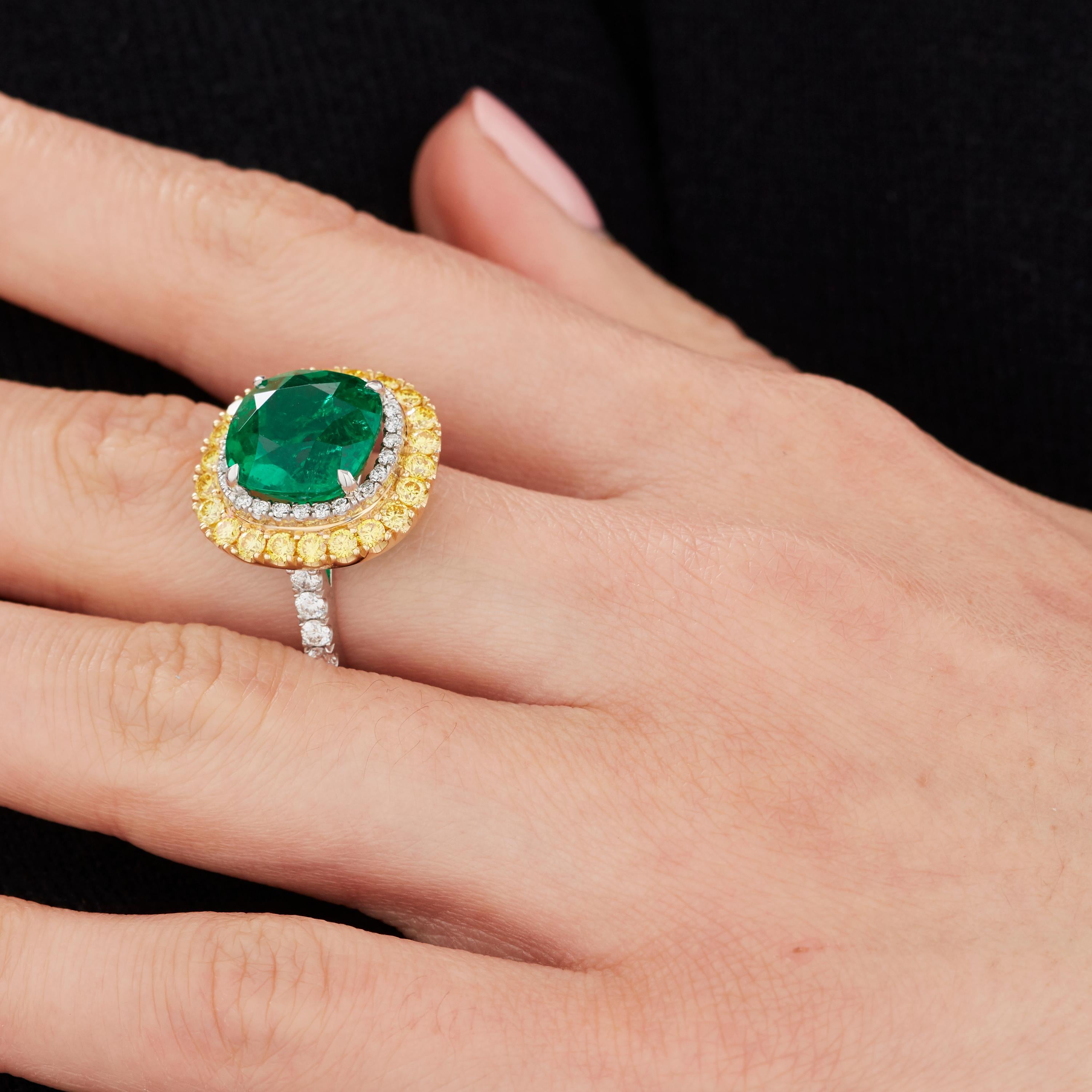 Modern Garrard Iconic Gubelin 6.70ct Colombian Emerald & Yellow Diamond Cocktail Ring For Sale